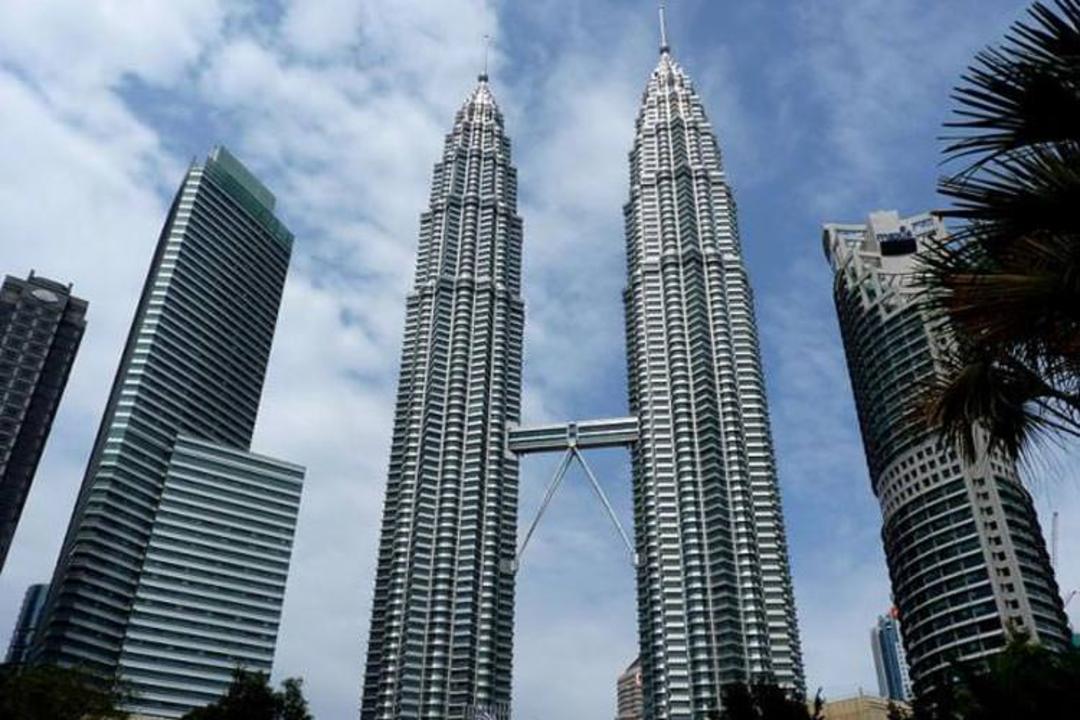 1-The-Petronas-Twin-Towers-in-Kuala-Lumpur