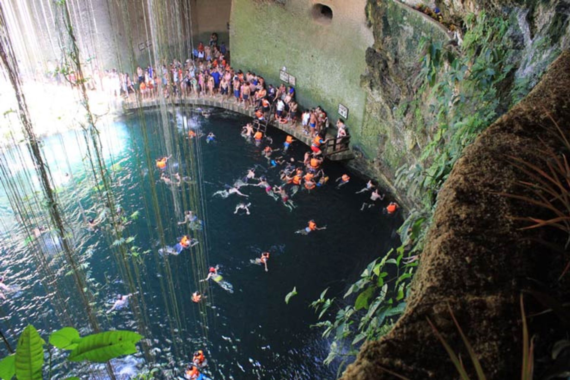 2016-1-0e647494-f150-461c-a44b-441cb2518f68-cenote-chichen--itza-5
