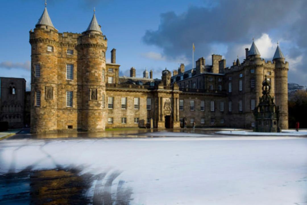 2016-1-3accf812-fed1-41c5-a6f1-e276b634bb4d-palace-of-holyroodhouse-edinburgh-scotland