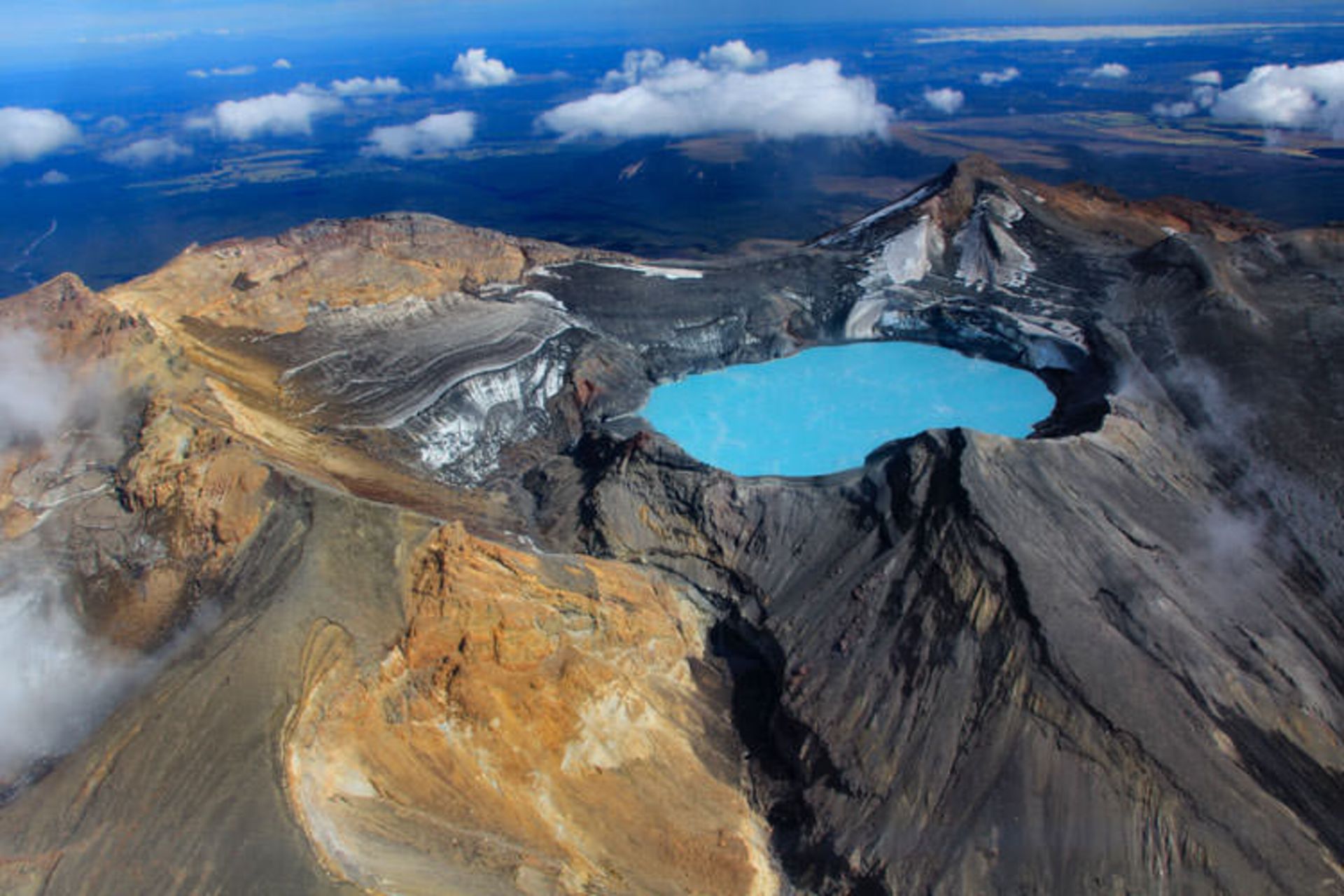 2016-1-3ad72aef-eede-468f-9032-17cbe0251471-tongariro--national--park-new--zealand-2