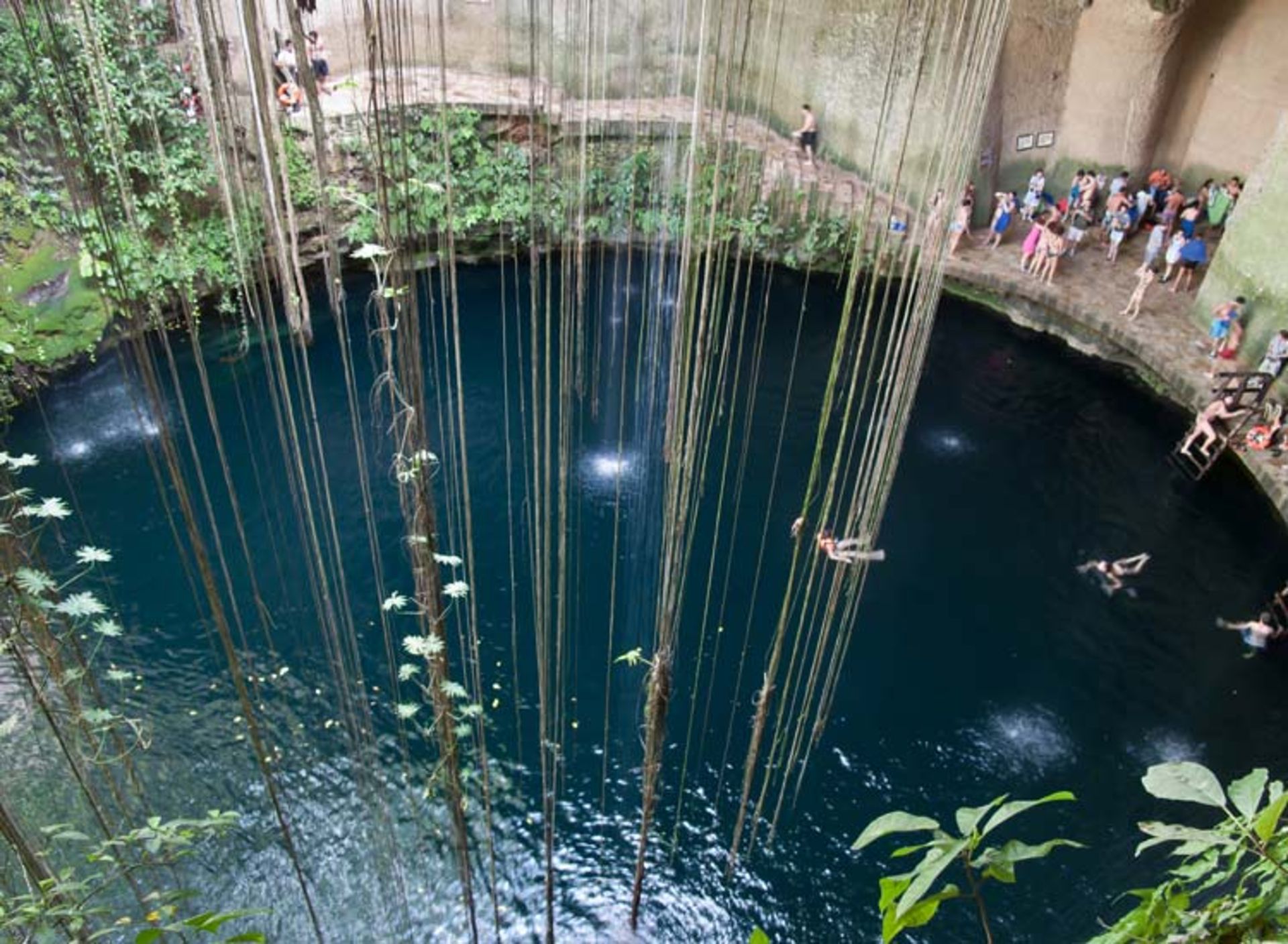 2016-1-3c9968da-b76c-4ca7-8c94-fa3619e23cf5-cenote-chichen--itza-9