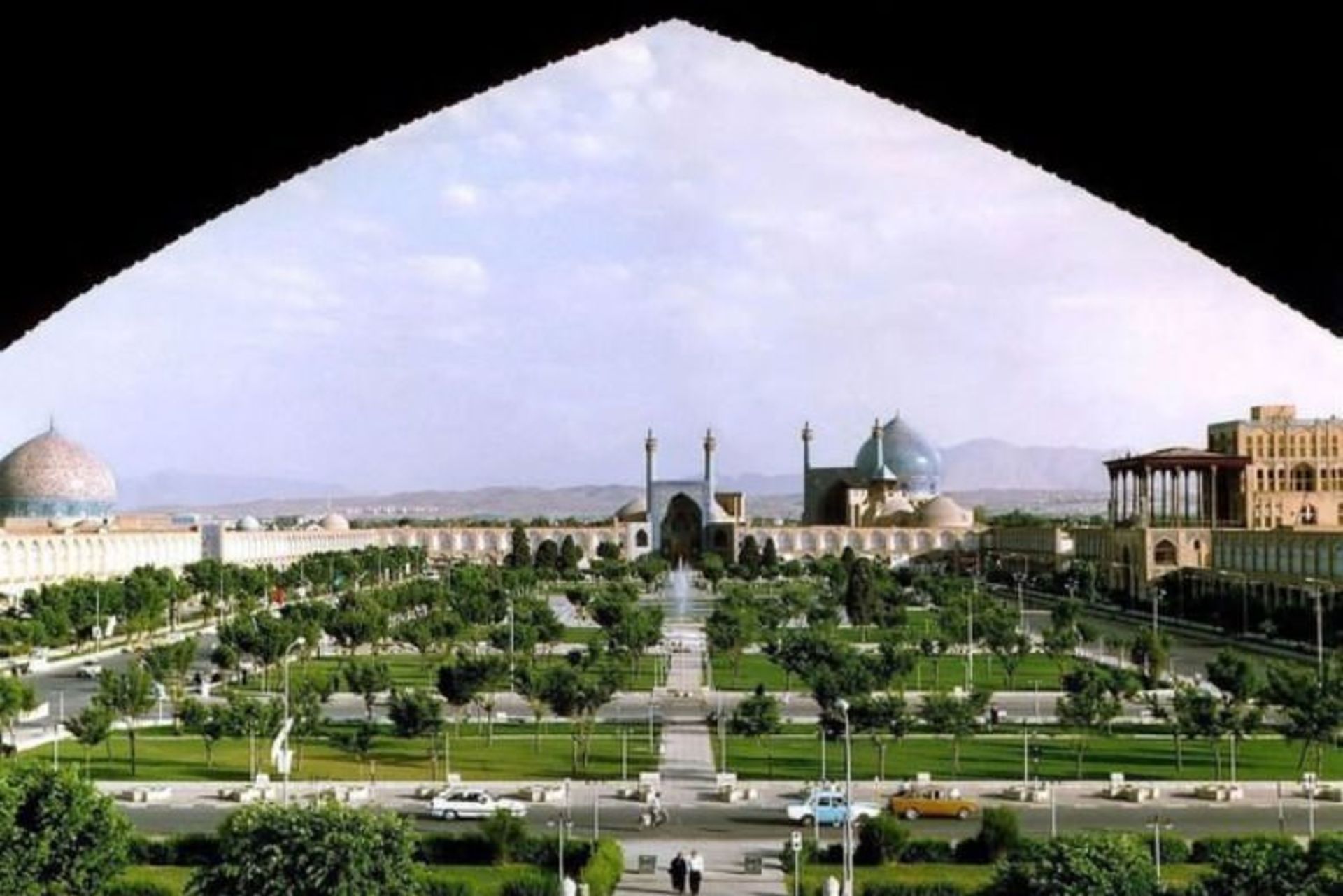 عربین بیزینس.