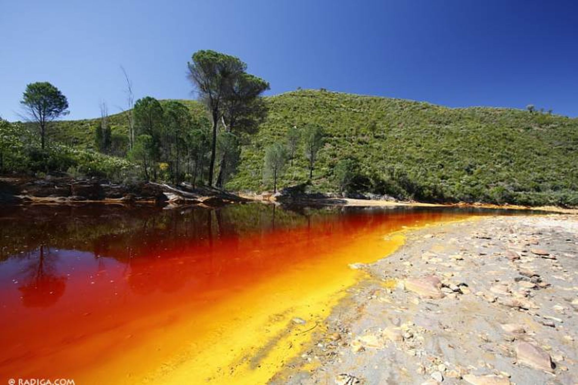 رود قرمز رنگ (Rio Tinto)