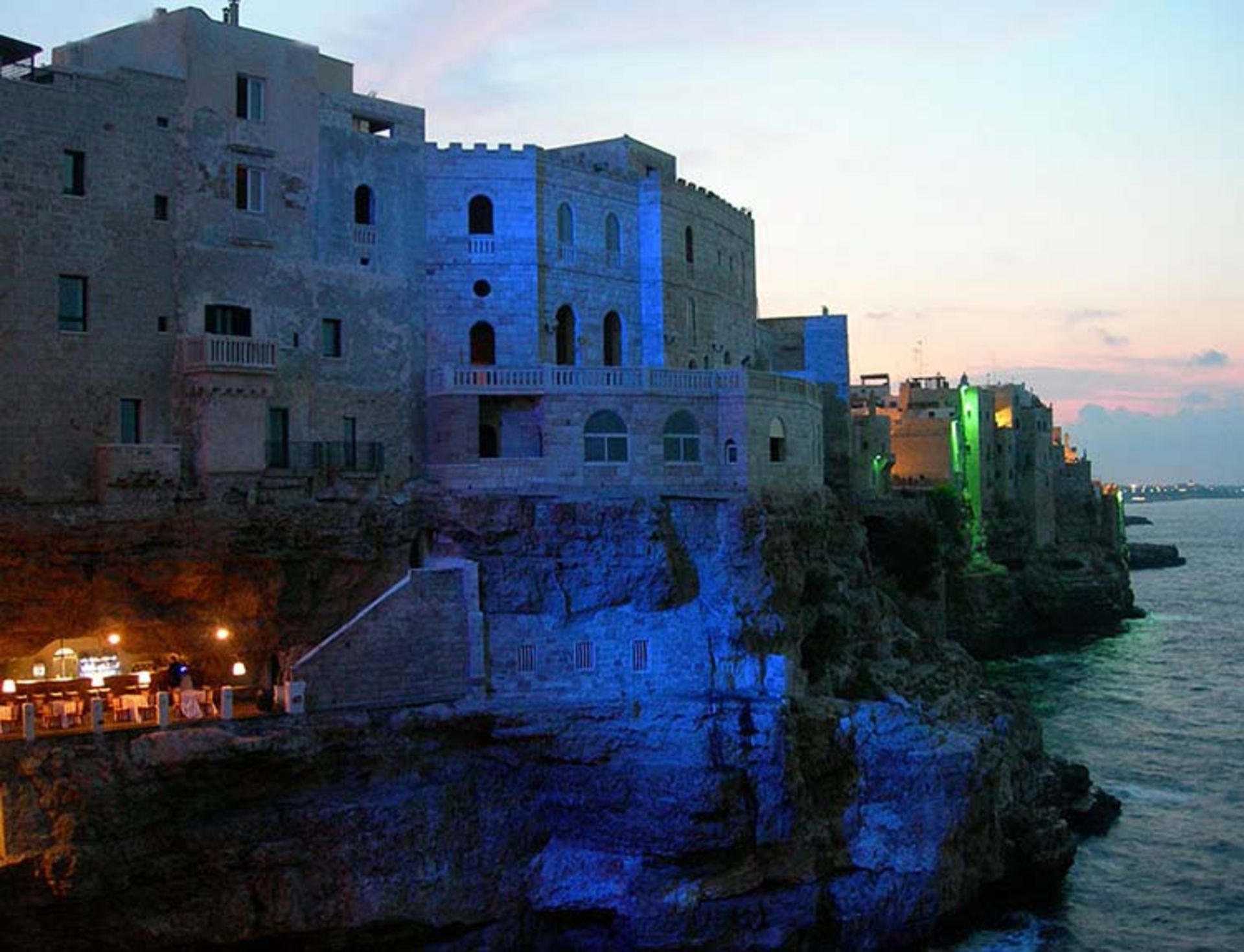رستوران ایتالیا غار