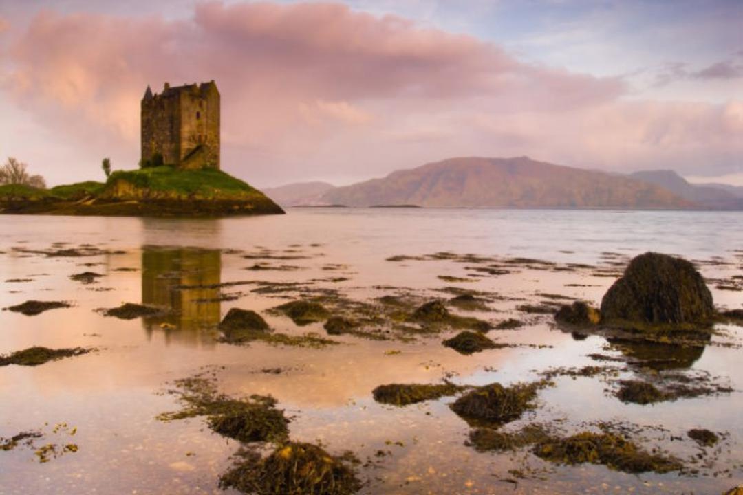 2016-1-796bfb2d-47a1-4c8f-ab8f-fe564047c3b4-castle-stalker-loch-linnhe-scotland1
