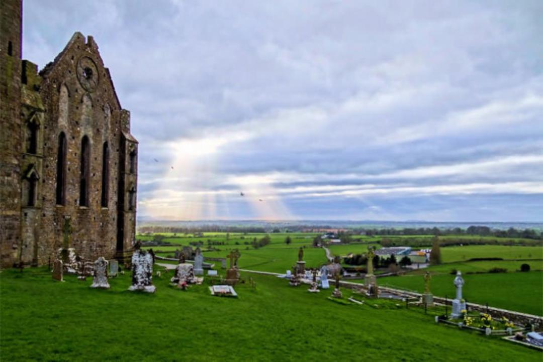 2016-1-a3c8846c-51b2-44cd-9696-d05c14d42895-the-rock-of-cashel-county-tipperary-ireland1