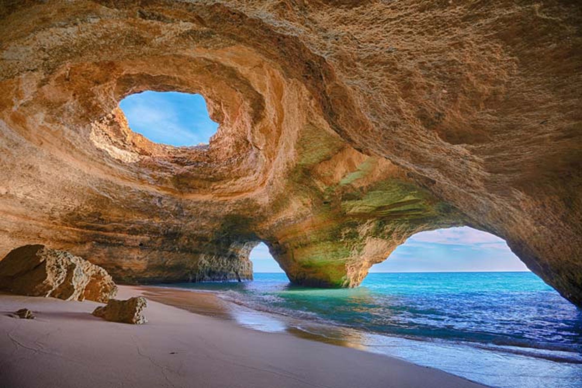2016-1-bb4d7391-04fb-4501-b4b9-7c1245ad3847-benagil_cave,_algarve