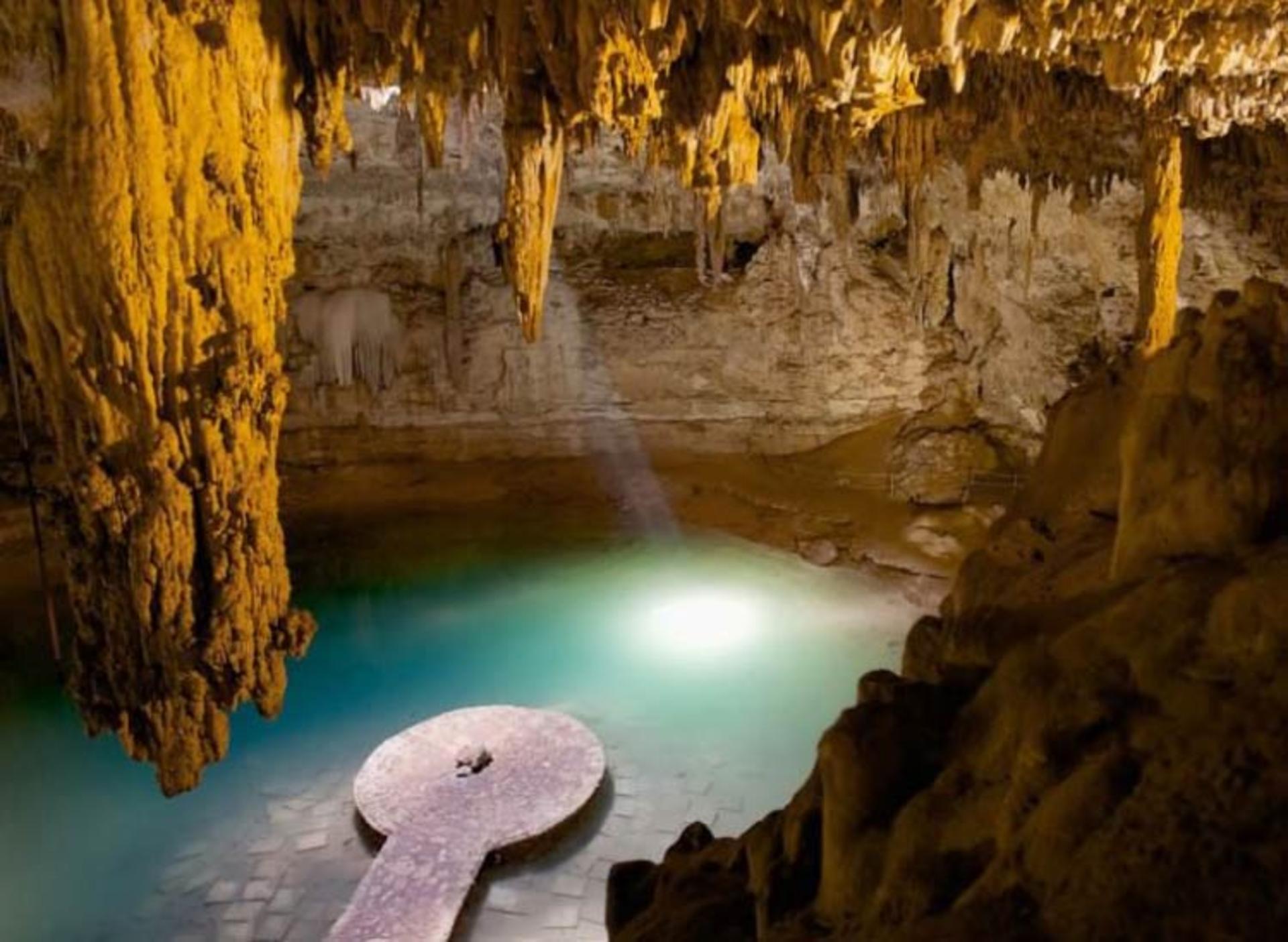 2016-1-c3cd8832-b2d5-4903-9852-84968b9dbcea-cenote-chichen--itza-1