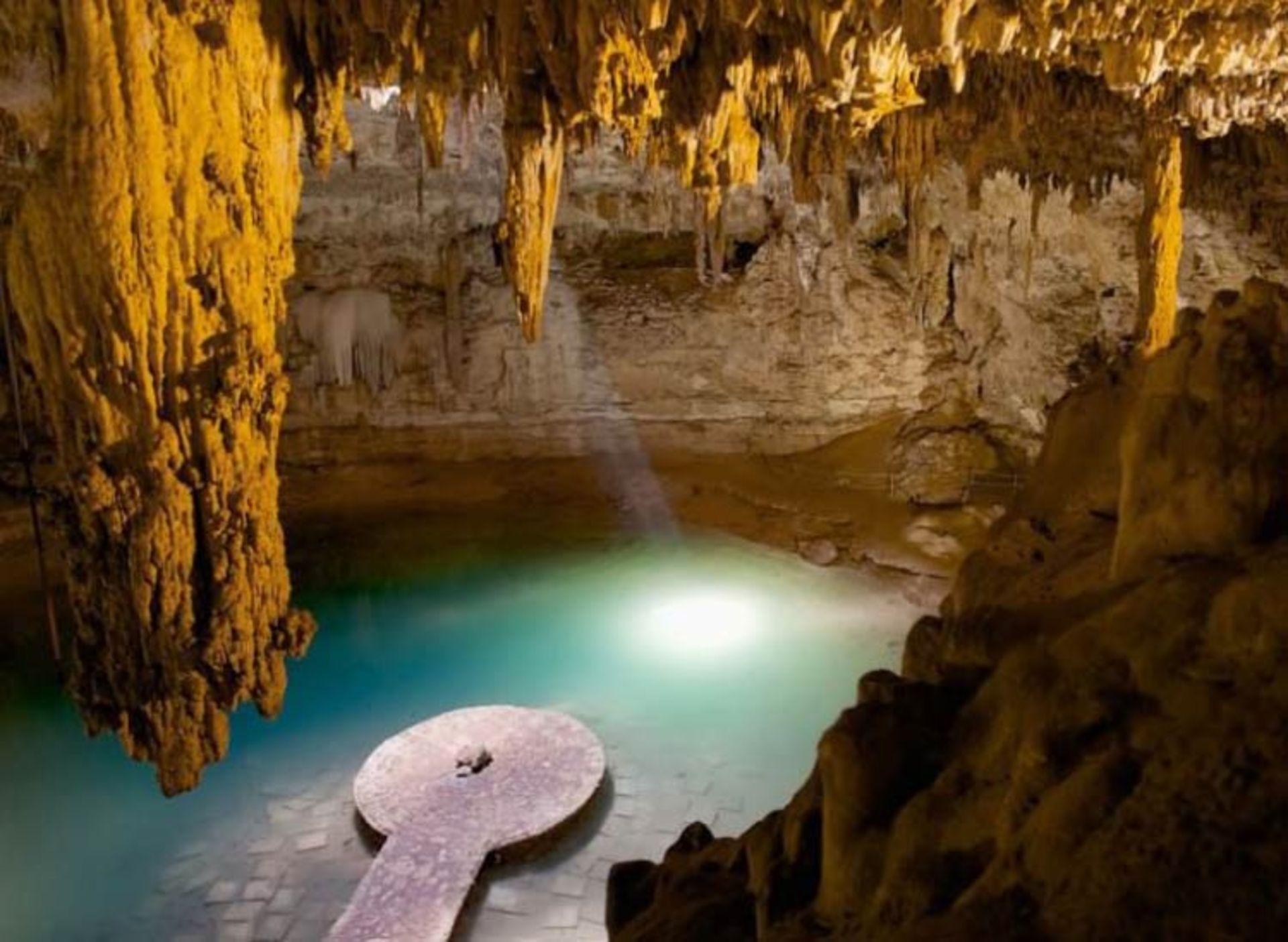 2016-1-c3cd8832-b2d5-4903-9852-84968b9dbcea-cenote-chichen--itza-1