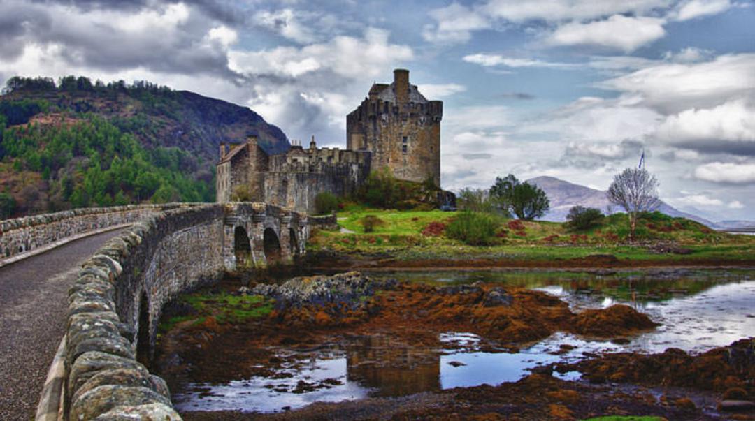 2016-1-ed201cdf-157e-4575-a8a8-6200266cfa7a-eilean-donan-loch-duich-island-scotland