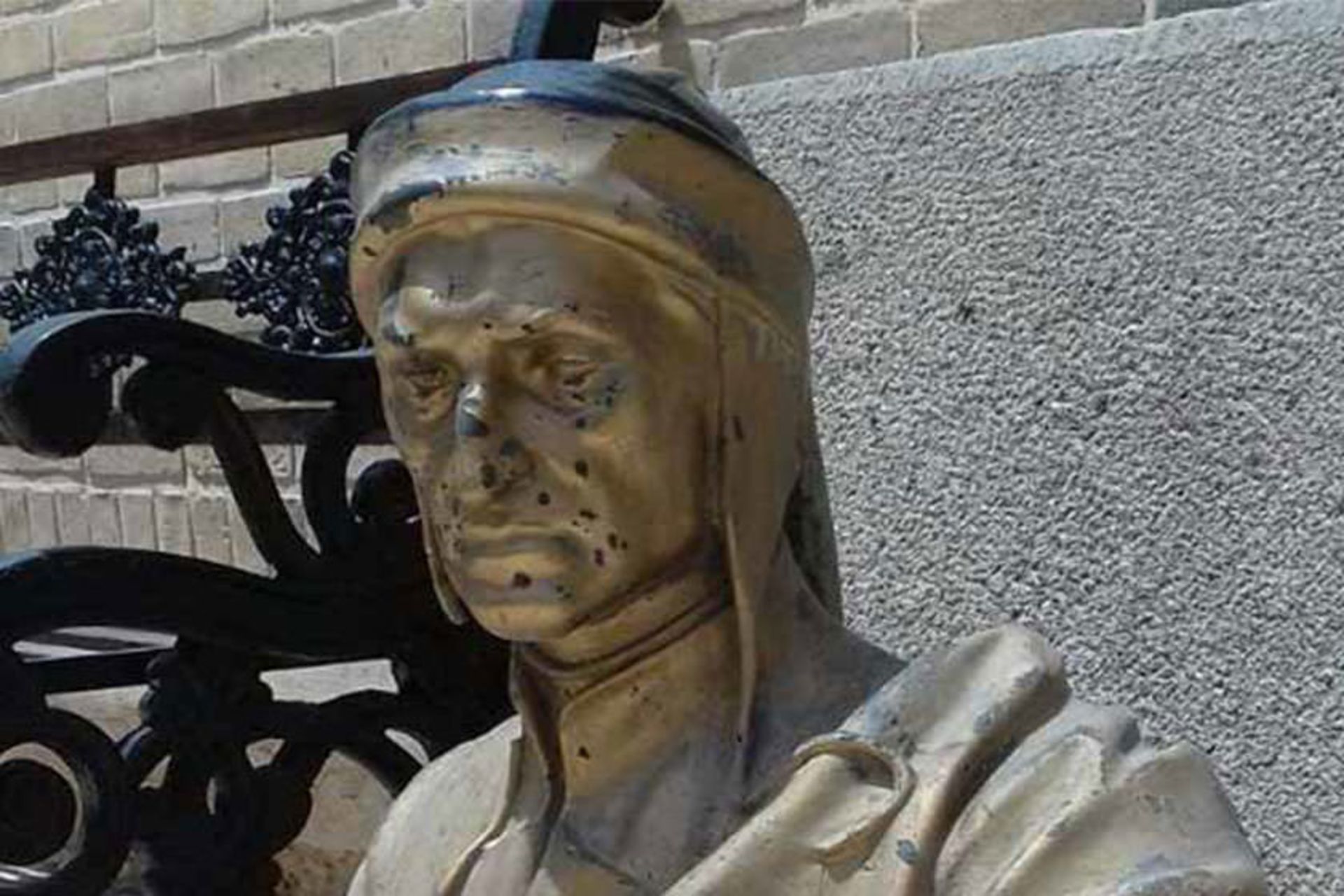 مجسمه دانته