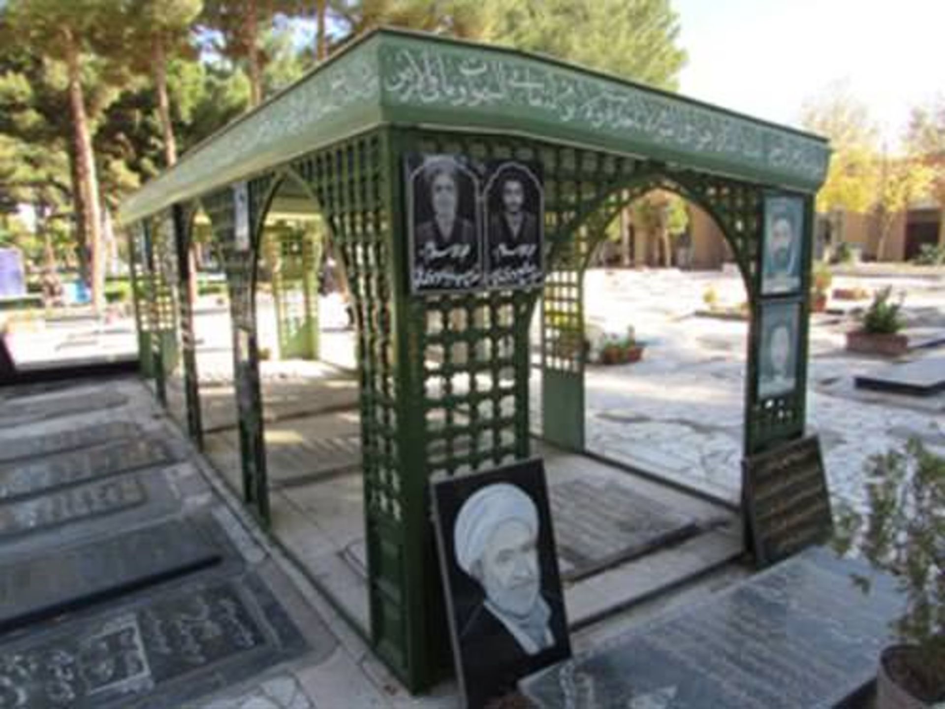 قبرستان فضل بن شاذان
