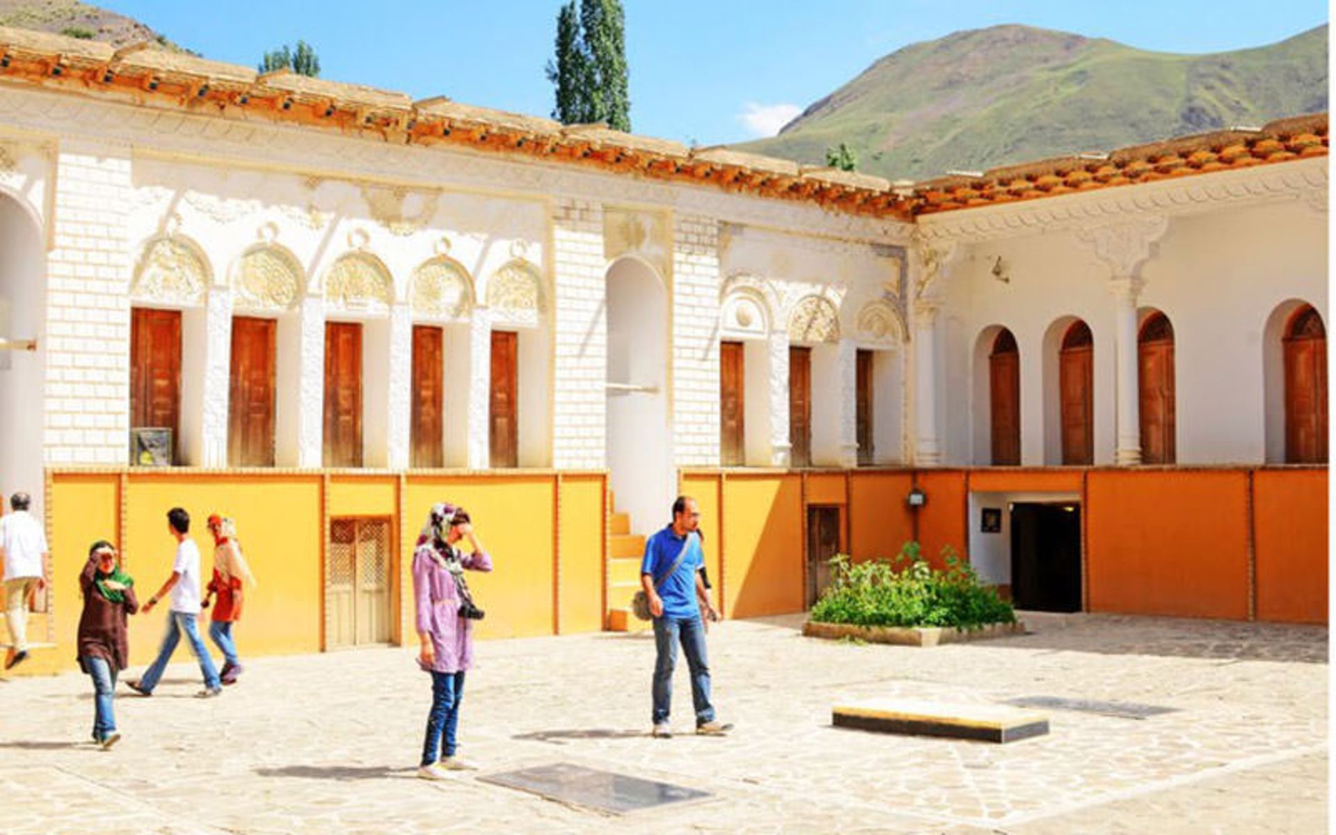 نیما یوشیج