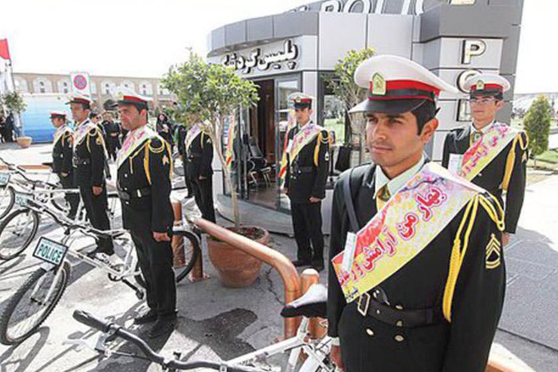 پلیس گردشگران خارجی