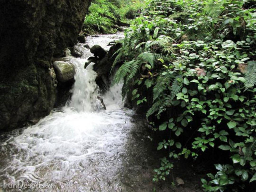 آبشار آب پری