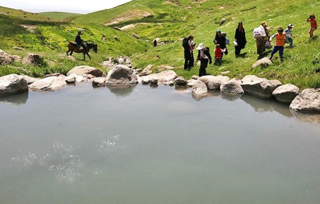 چشمه ماست خور