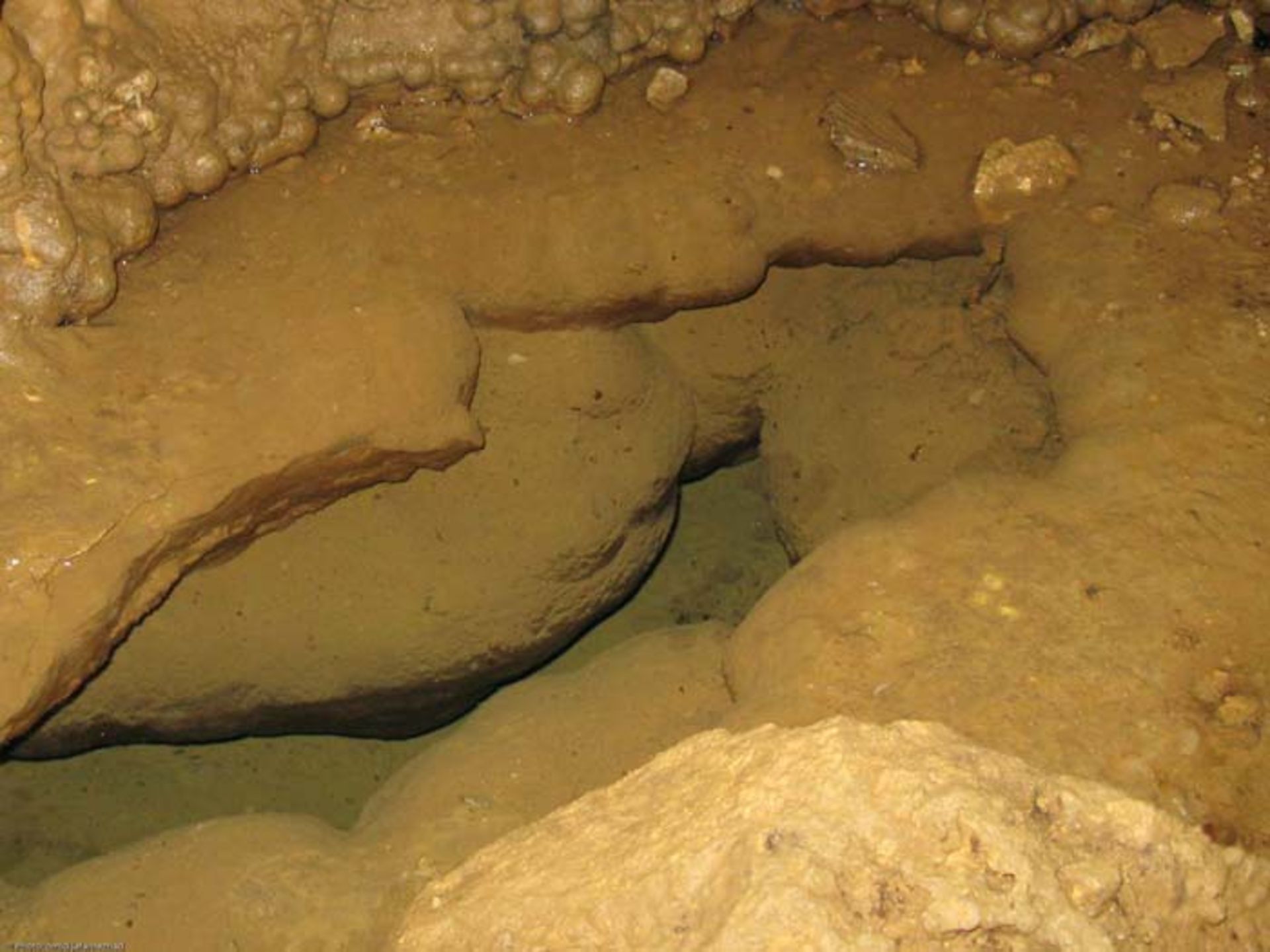 غارهای انجدان