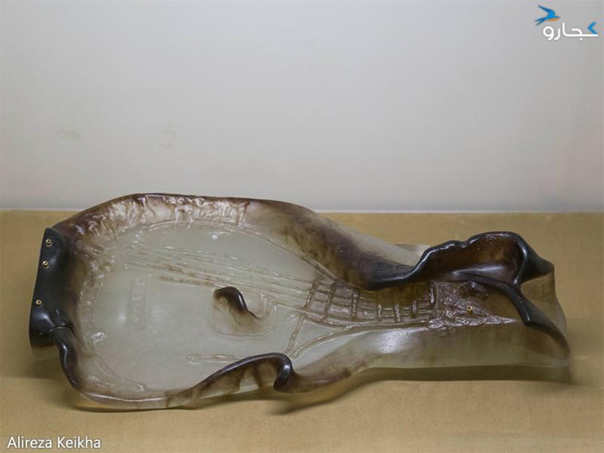 موزه جهان نما - اشیای تاریخی (اثر بدون عنوان از سالوادور دالی، خمیر شیشه)