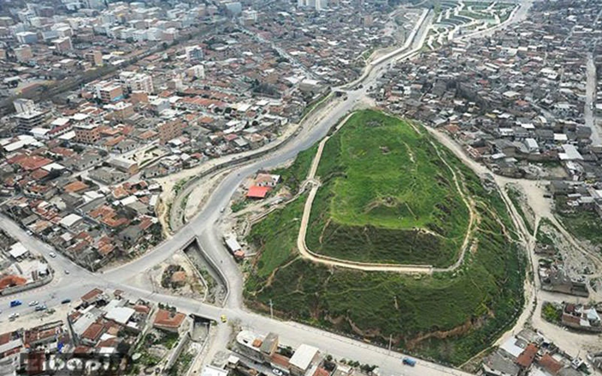تپه قلعه خندان