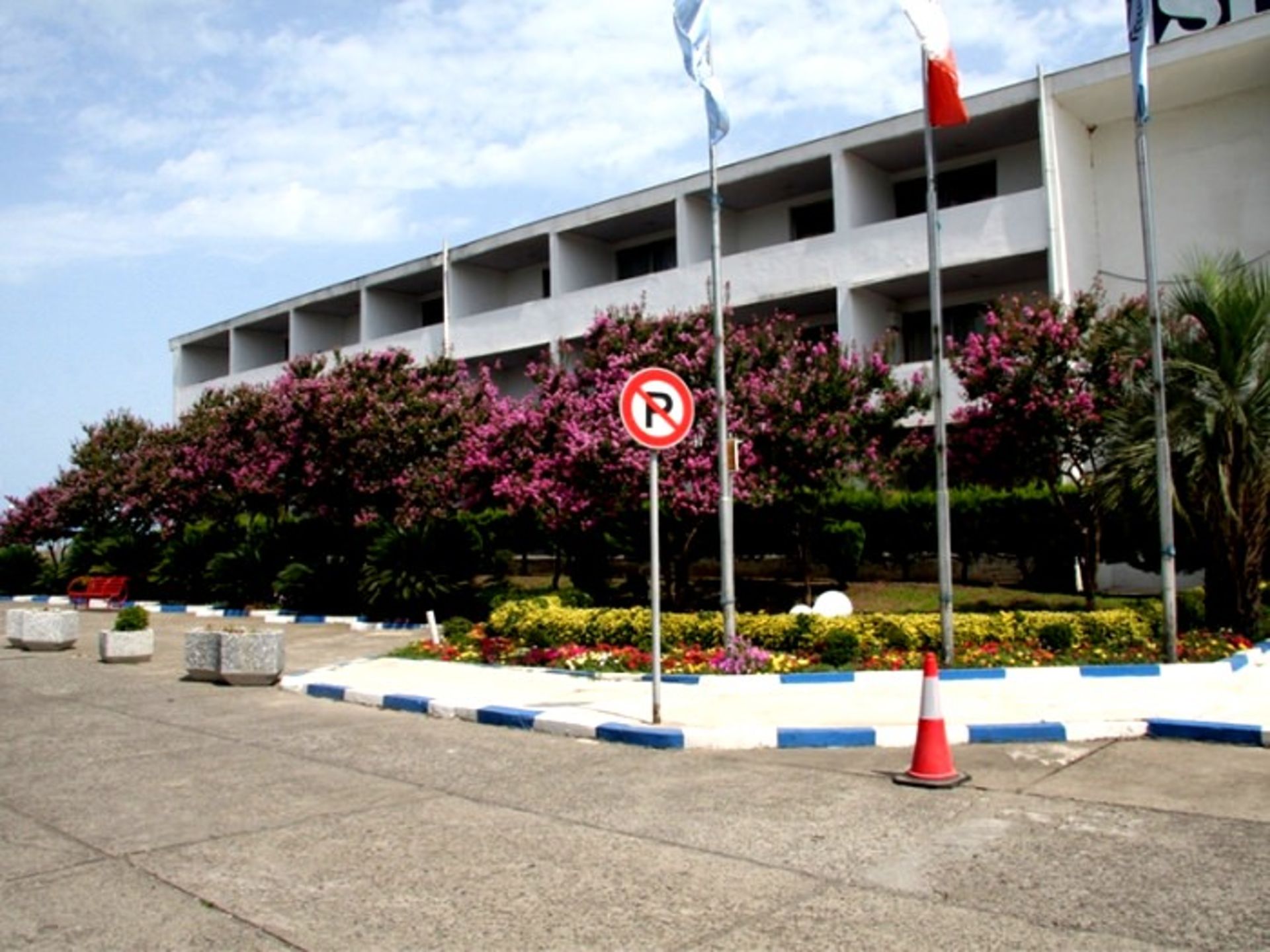 هتل سفید کنار