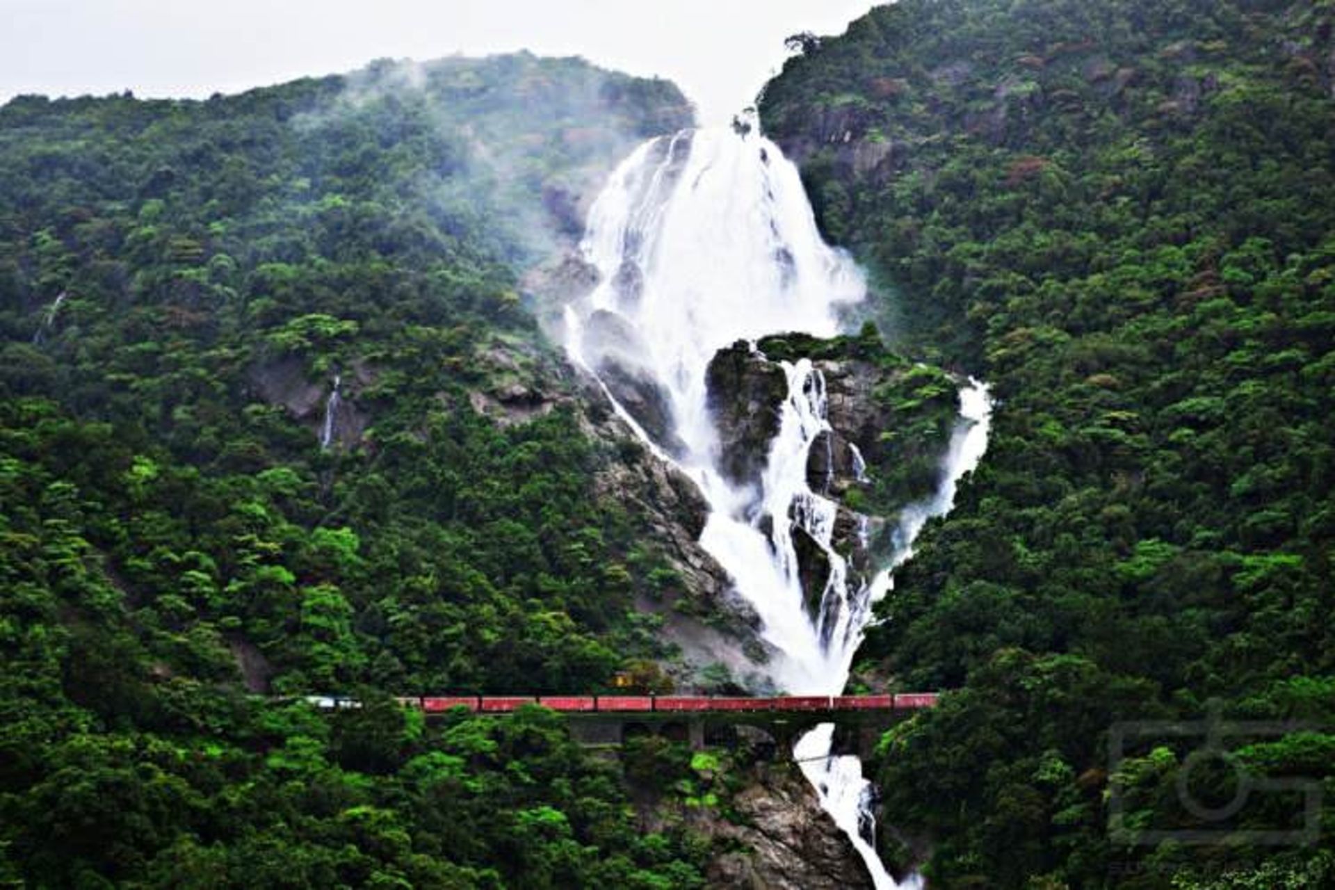 آبشار دودهساگار (Dudhsagar)