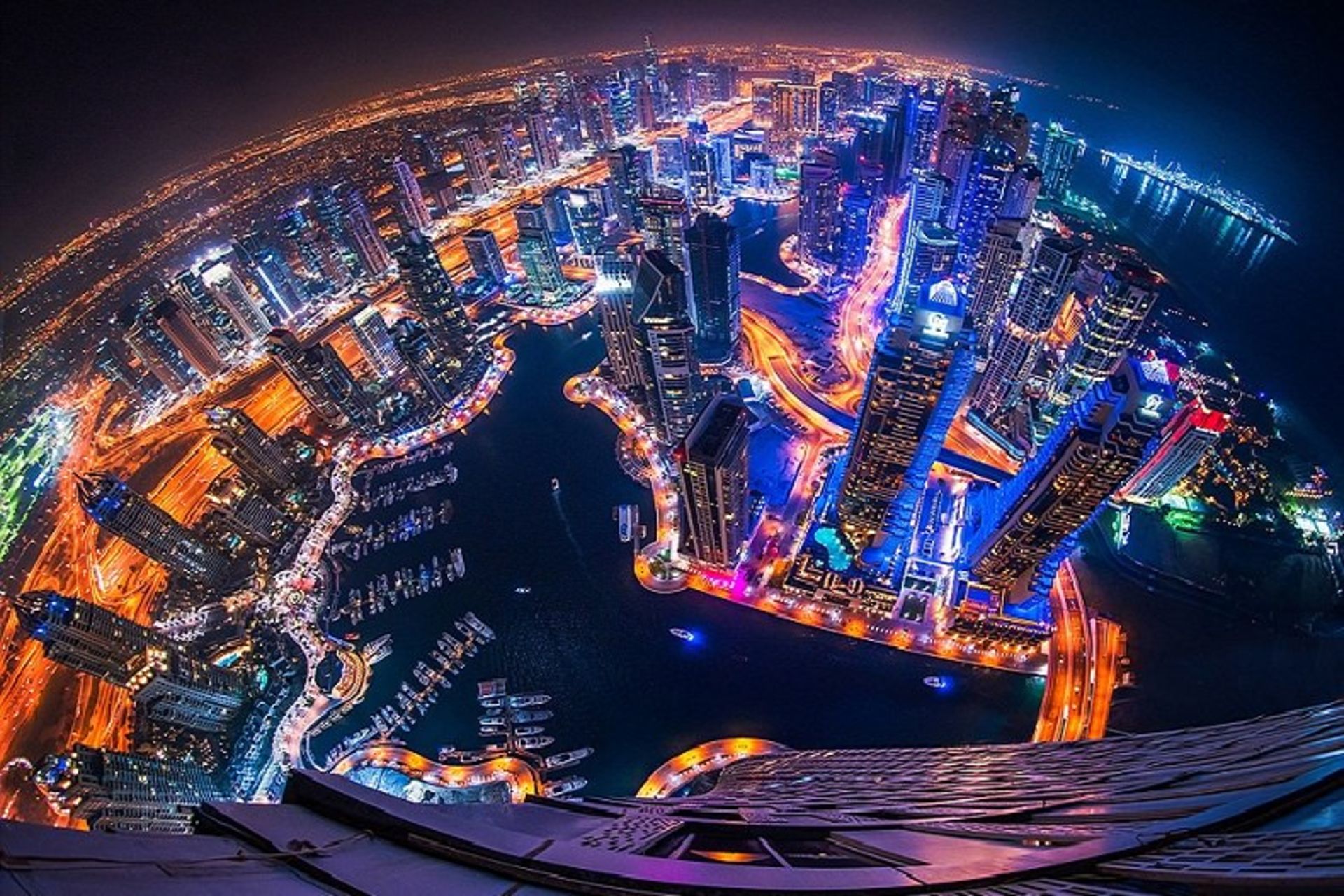 دبی - برج پیچ خورده