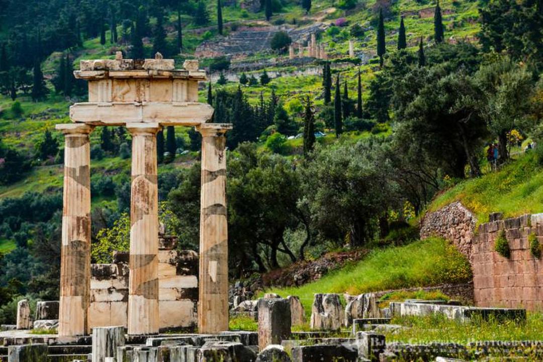 شهر باستانی دلفی (Delphi)