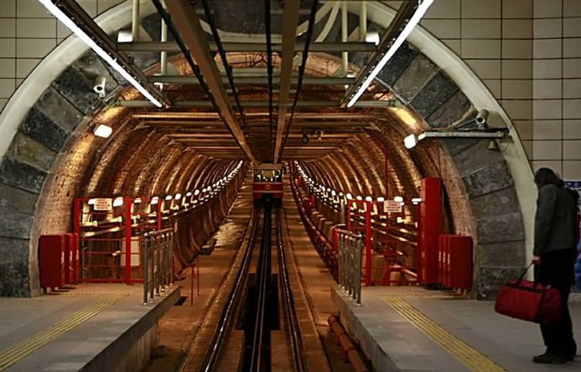 istanbul-tunel-railway