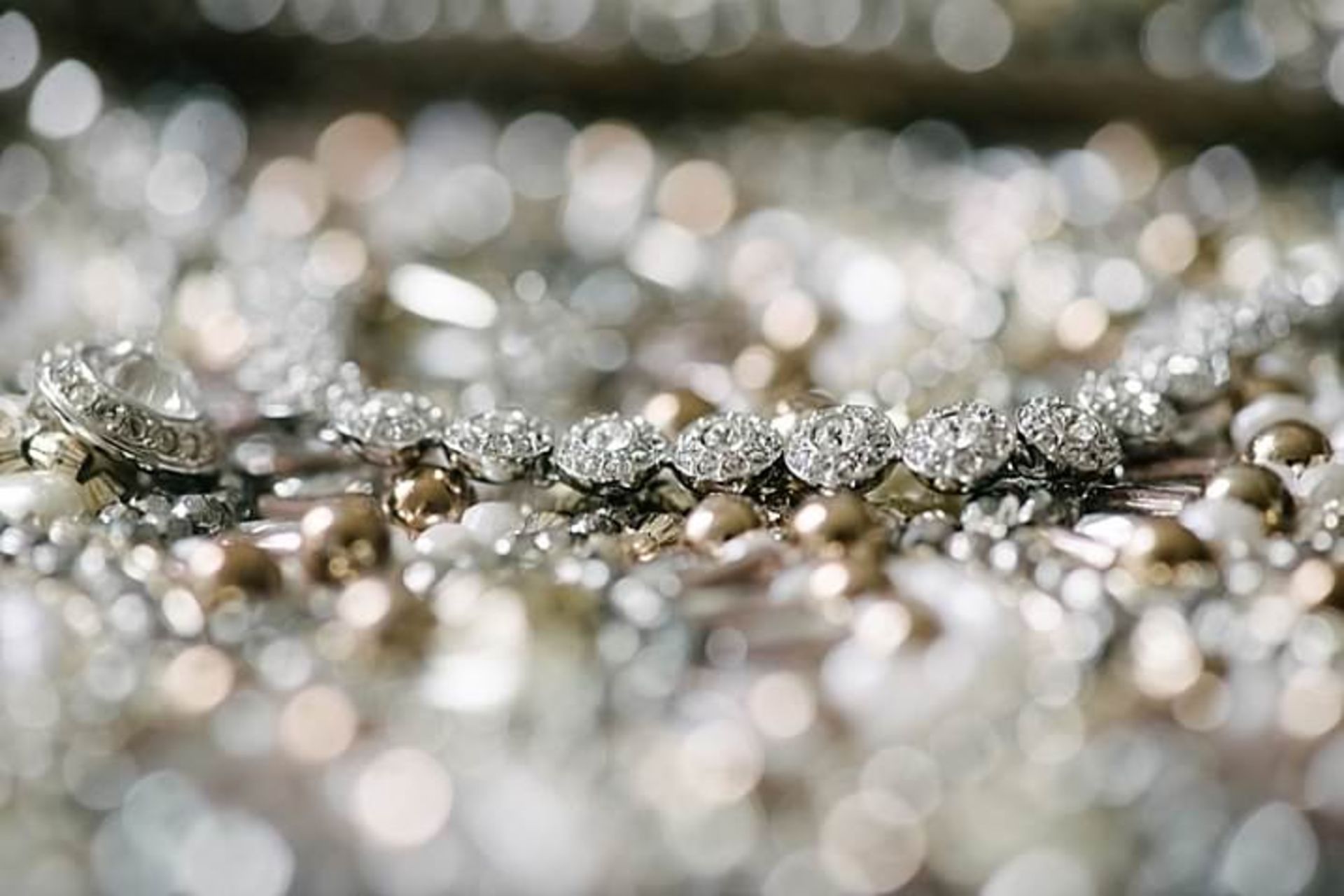 wedding-jewels-macro