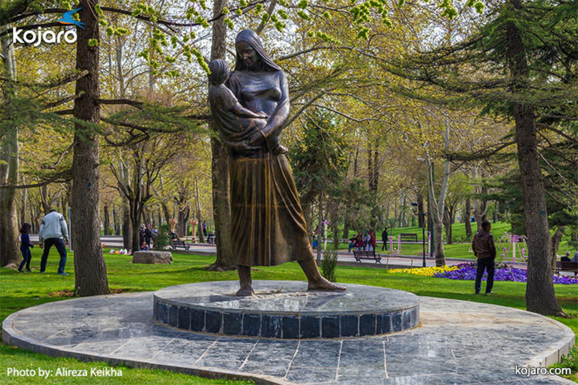 mellat-park-mother-statue