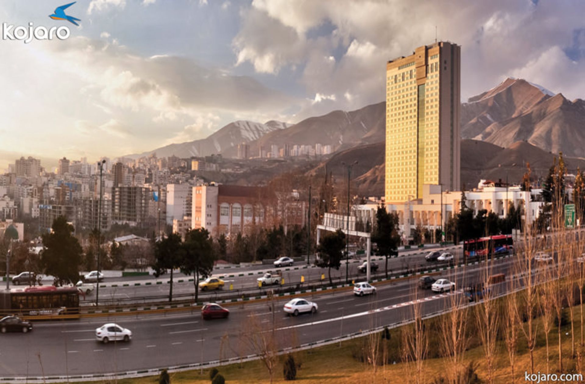 هتل آزادی تهران (پارسیان آزادی)