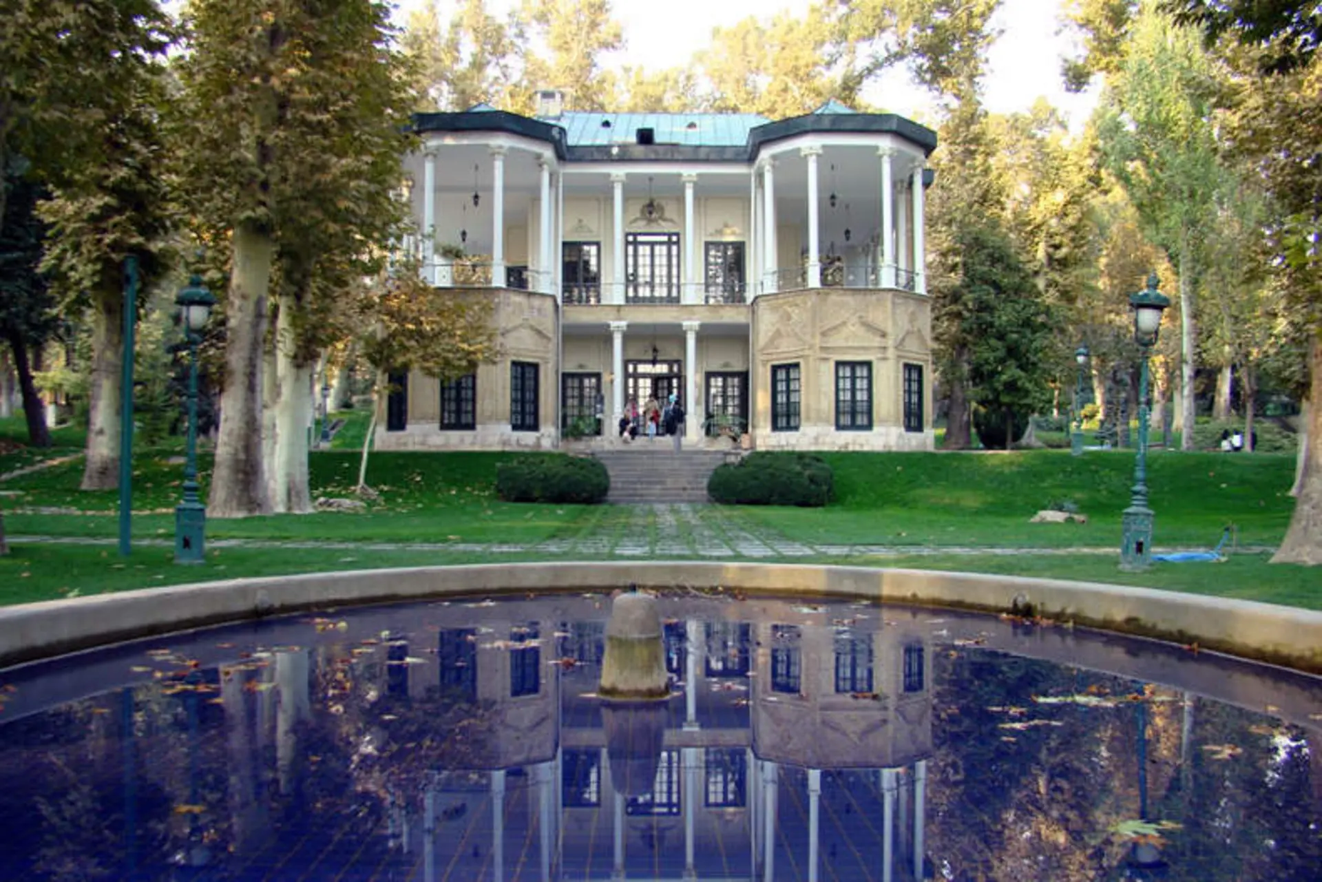 کاخ نیاوران