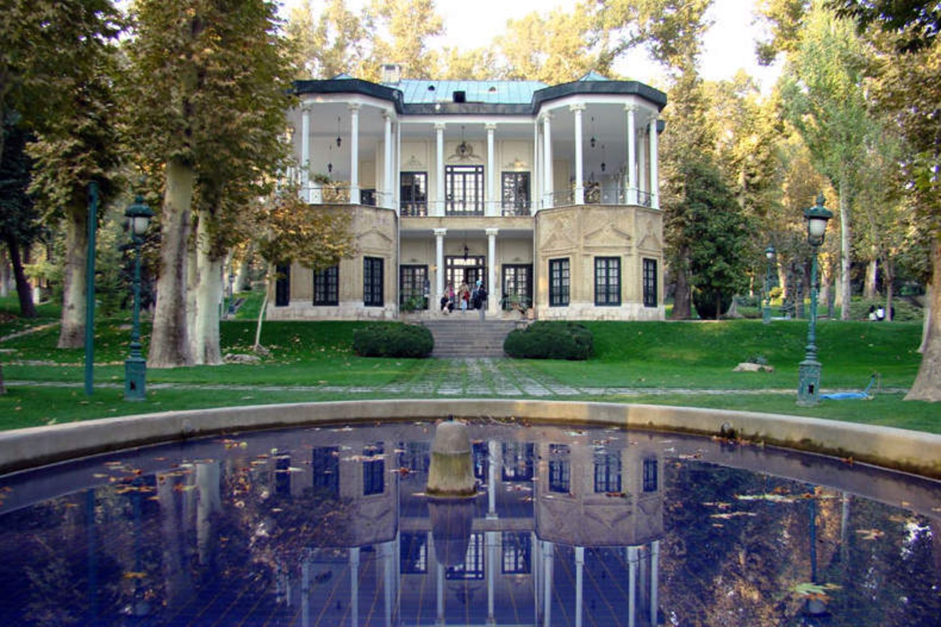 کاخ نیاوران