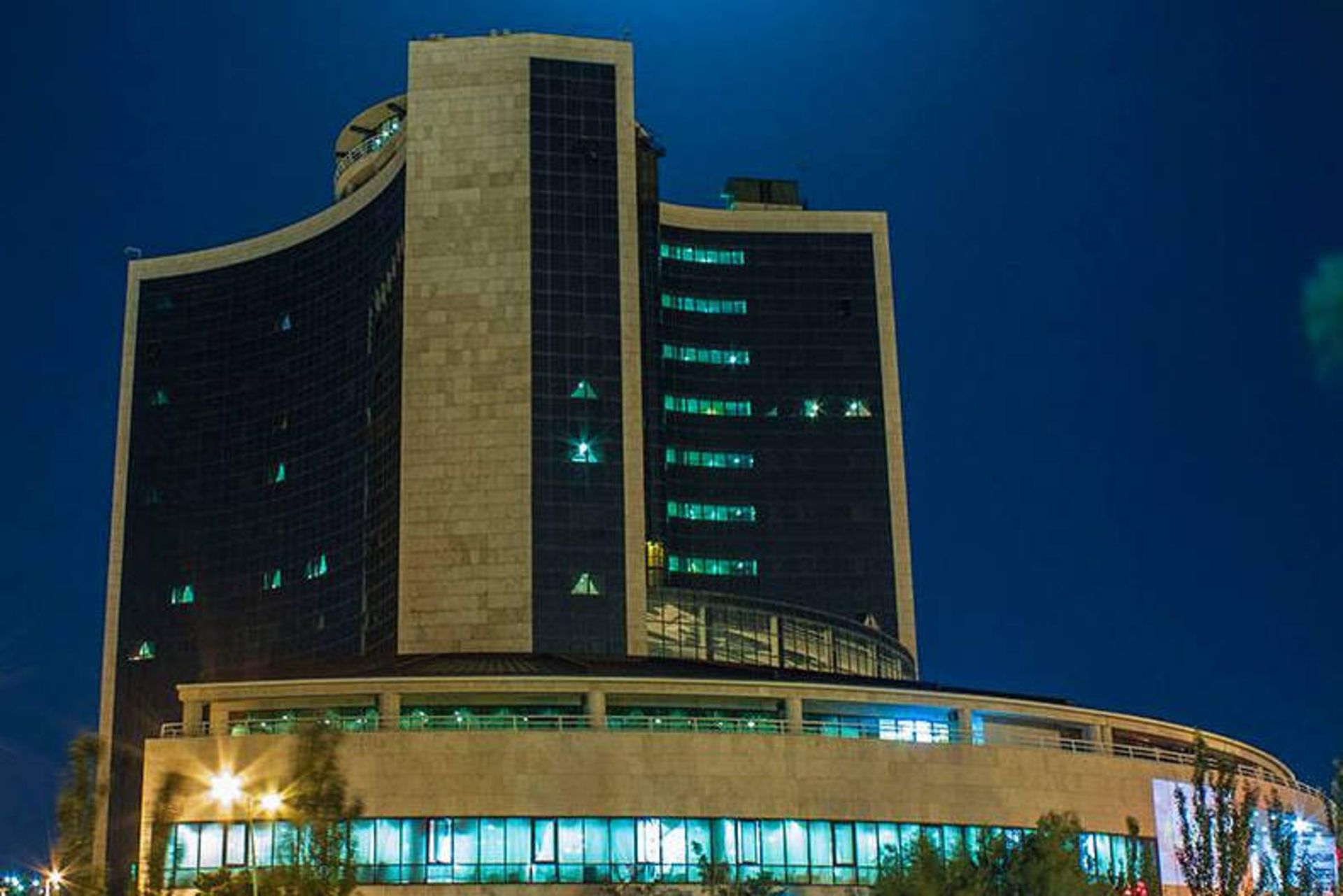 ساخت هتل در آذربایجان شرقی