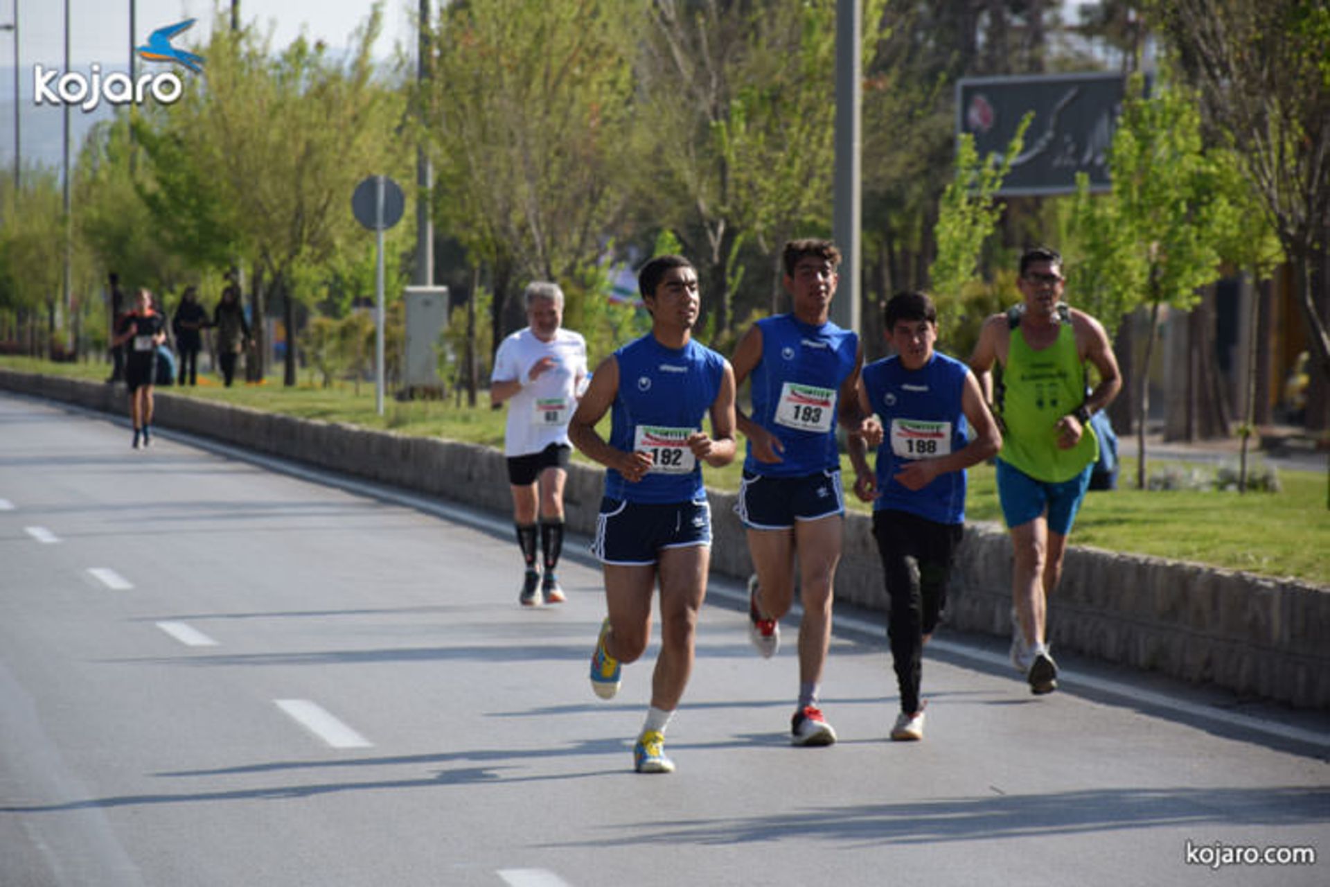 teenagers-iran-marathon