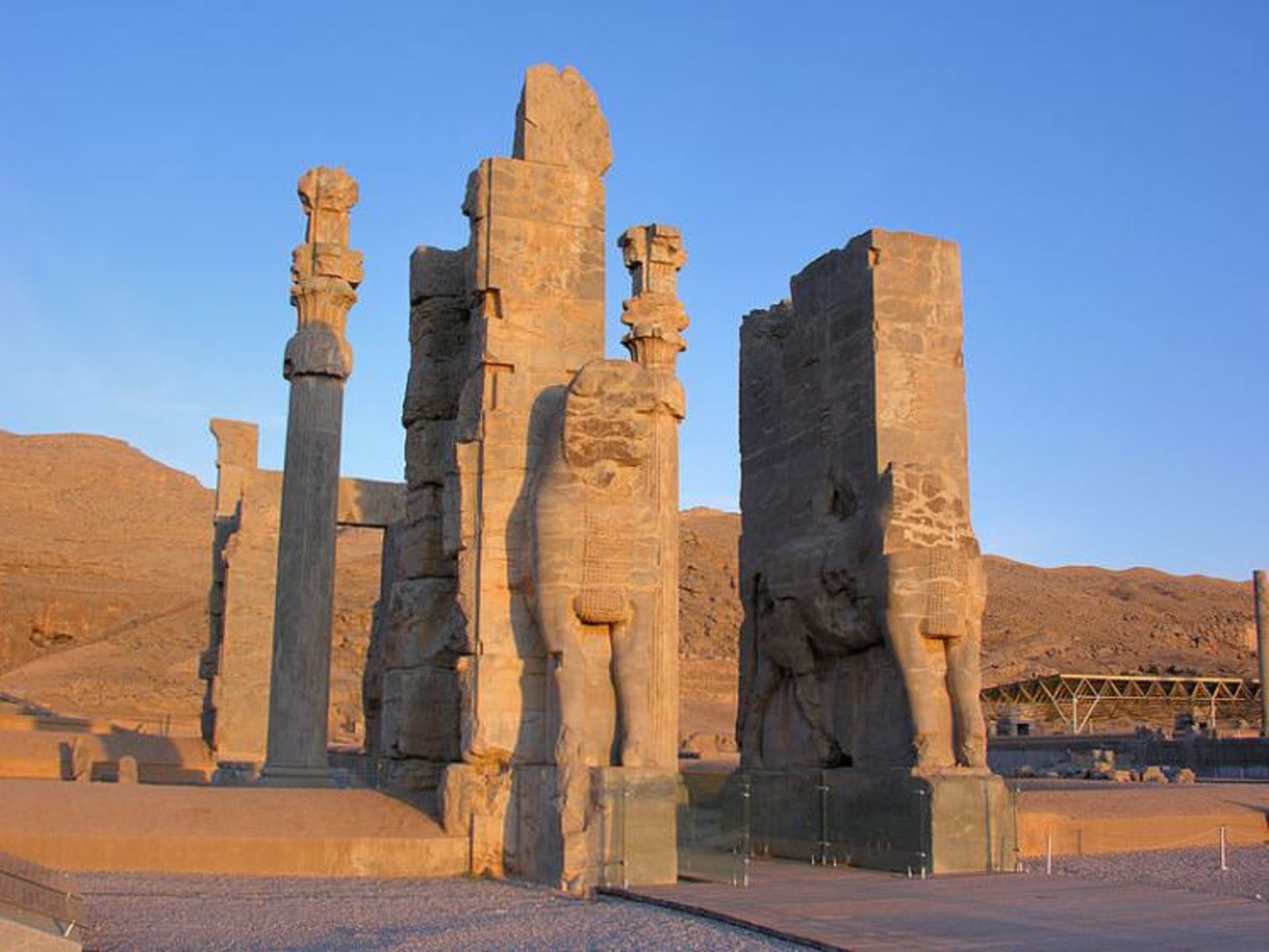 کاخ دروازه همه ملل