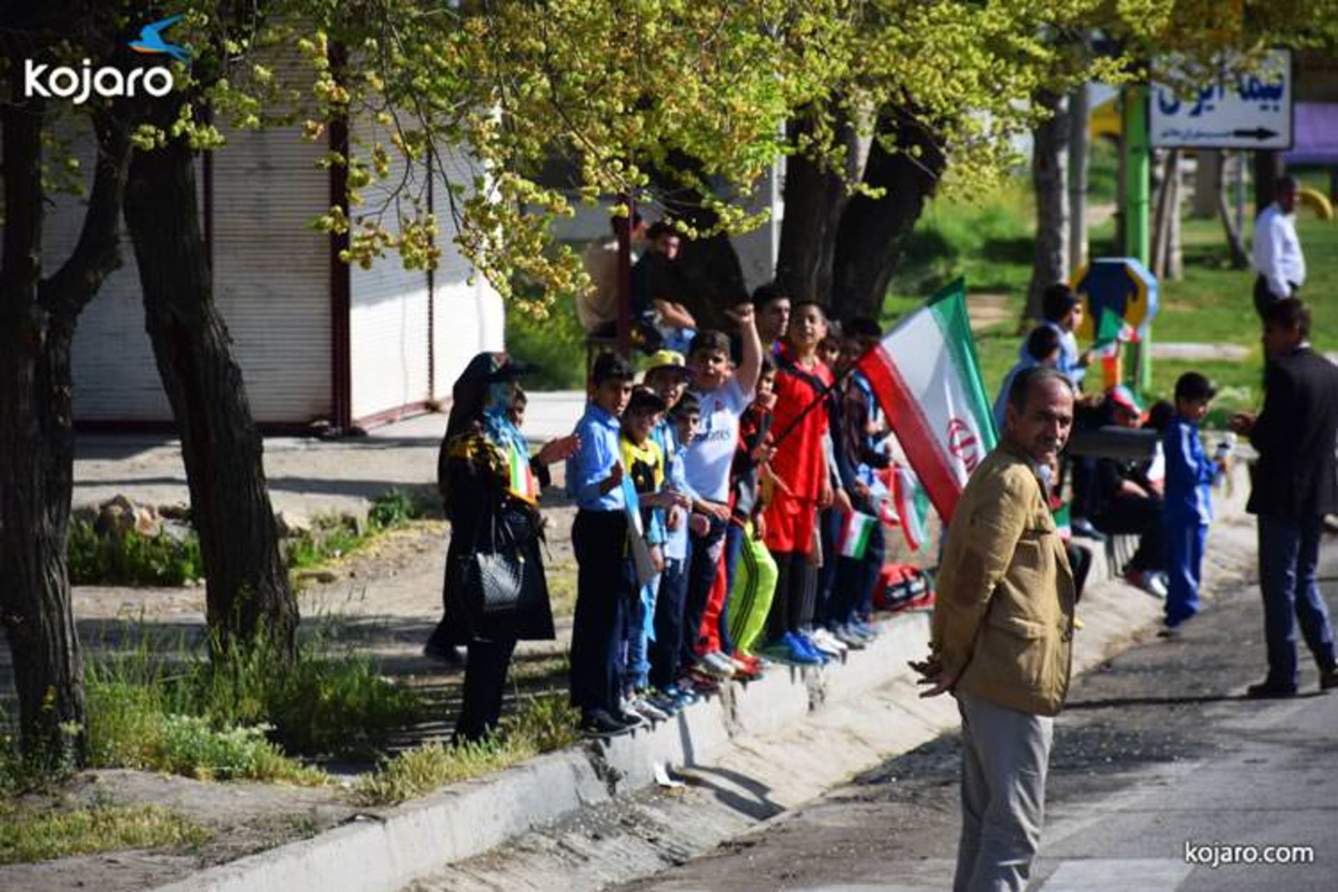 spectators-iran-marathon