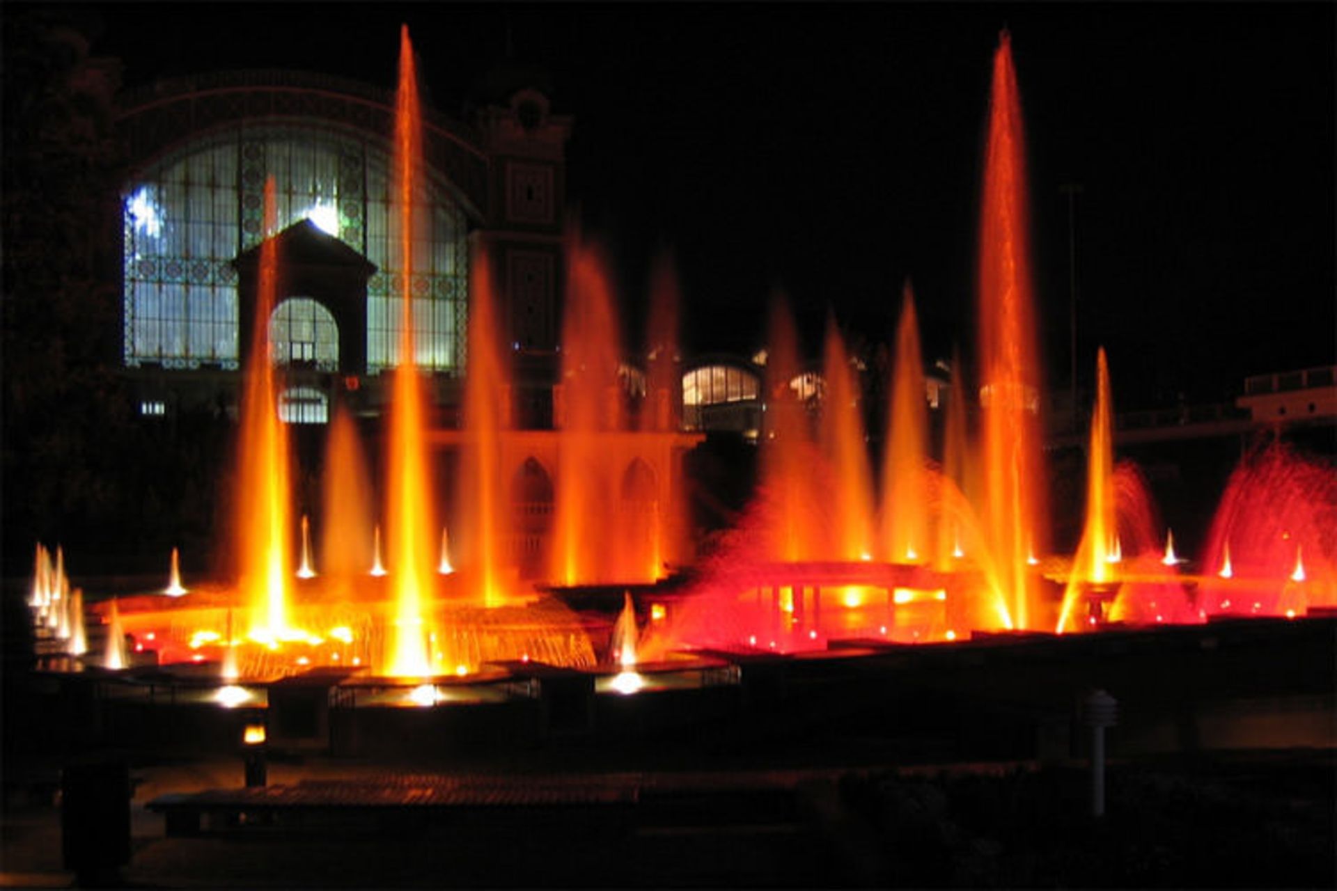 رقص نور و آب