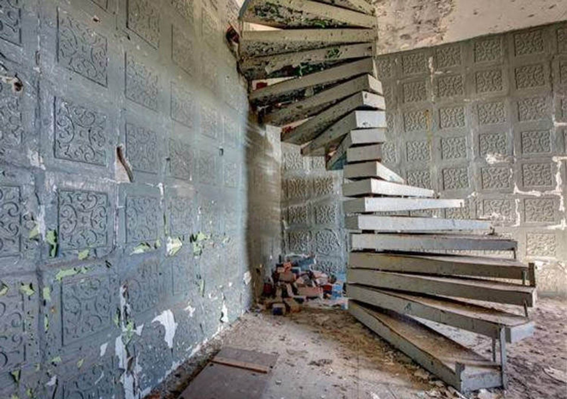 Creepy Abandoned Buildings 