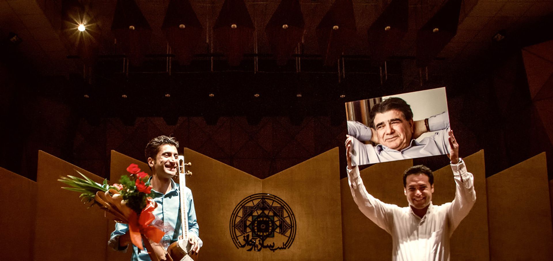 night-of-persian-music-instrument-singing