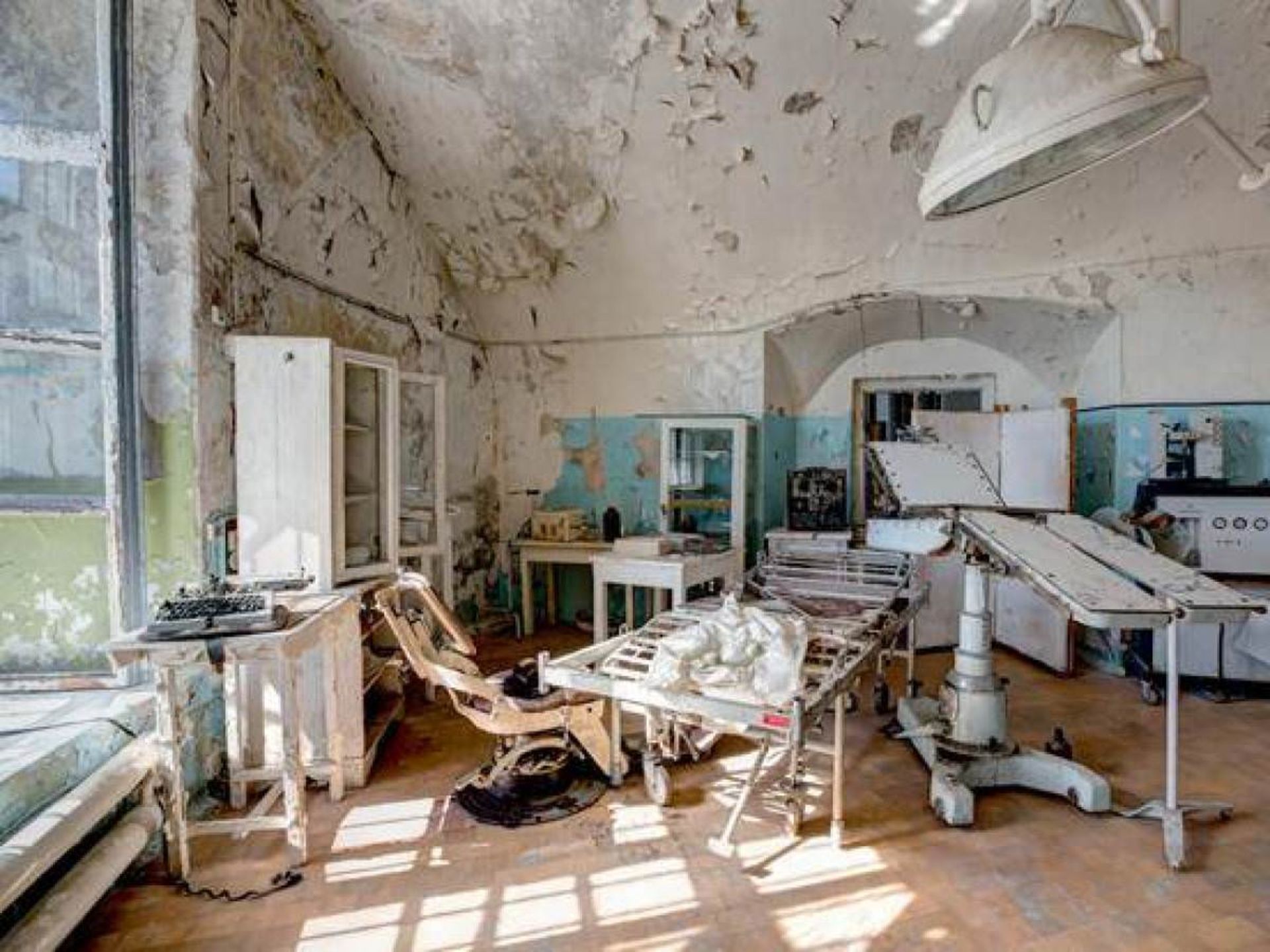 Creepy Abandoned Buildings 
