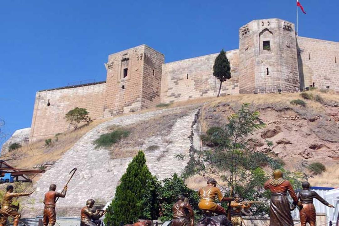 بناهای نمادین در قدیمی‌ترین شهرهای جهان
