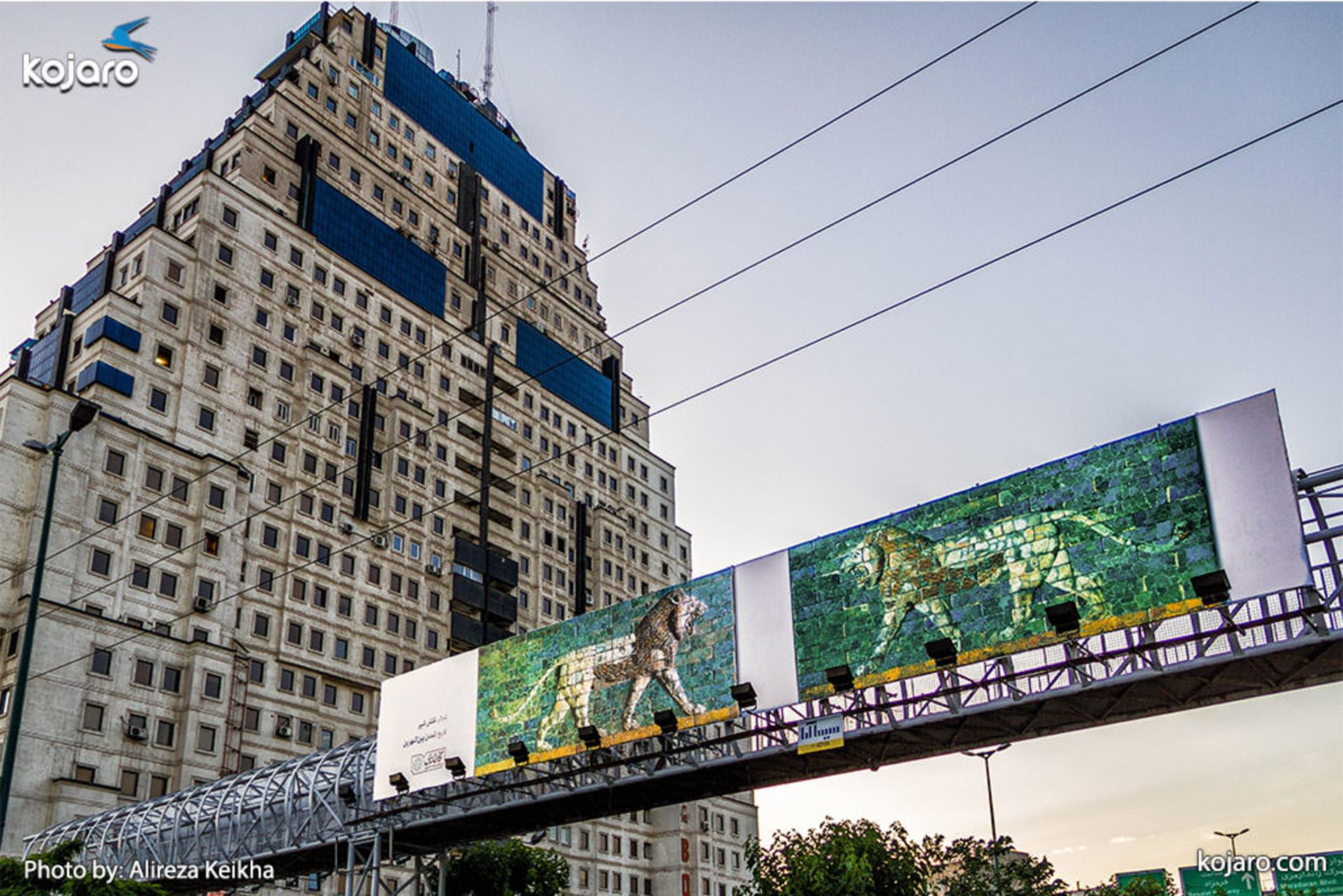 tehran-one-big-art-gallery