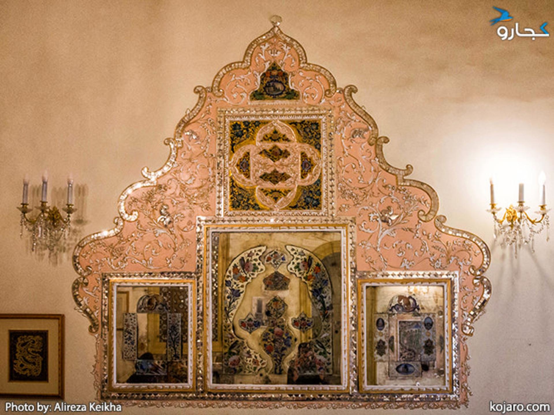 moghadam-museum (طاقچه‌های گچ‌بری دوره زندیه از اصفهان در اتاق زمستانی (قاجار))