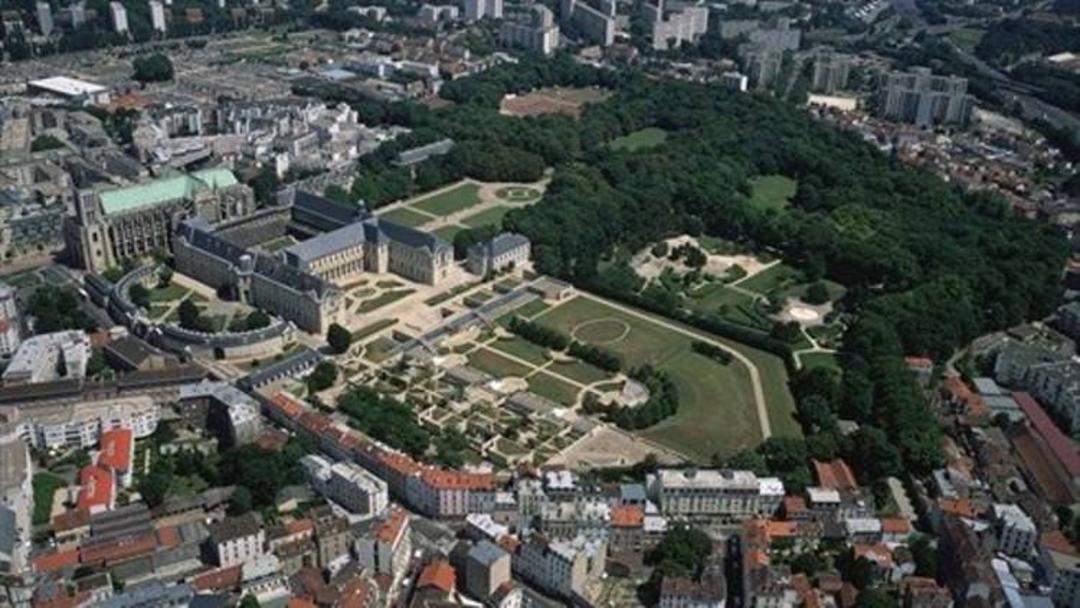 سنت دنیس میزبان یورو