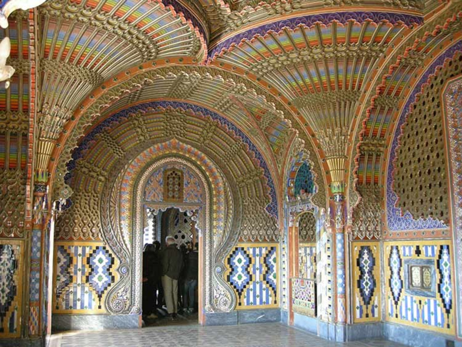 گردشی تصویری به قلعه‌ی زیبای کَستلّو دی سمّیتزانو در توسکانی ایتالیا