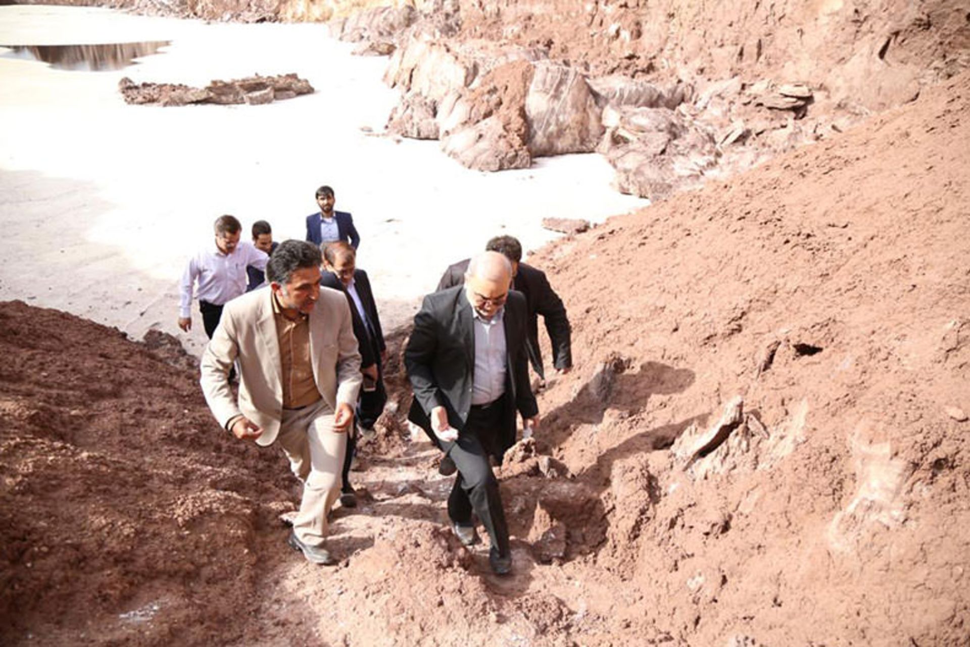 معدن نمکی طغرود