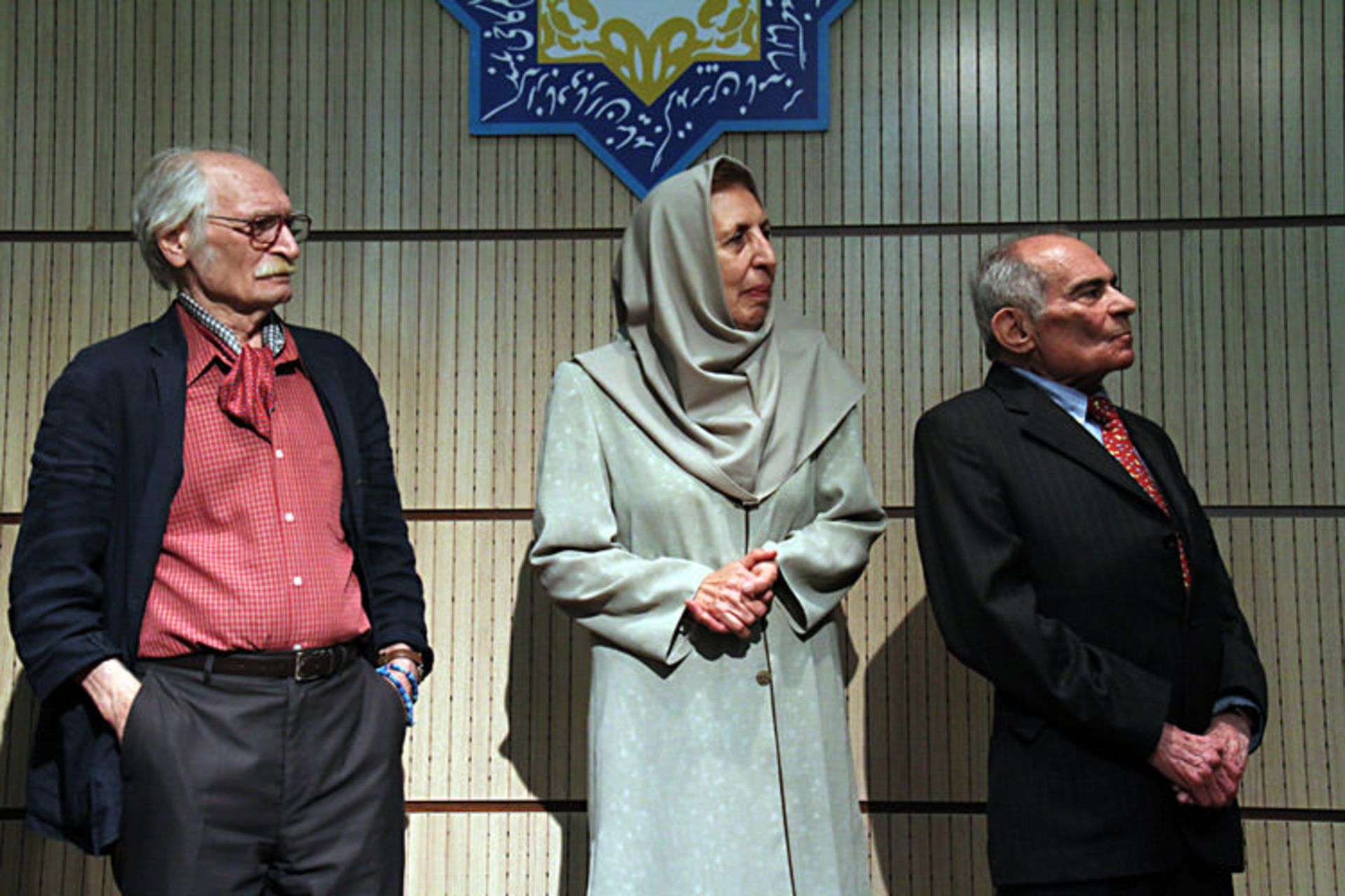 ژاله آموزگار