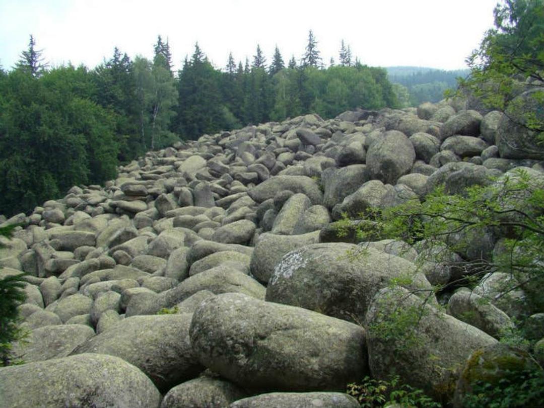 رودخانه سنگی در رشته کوه های ویتوشا1