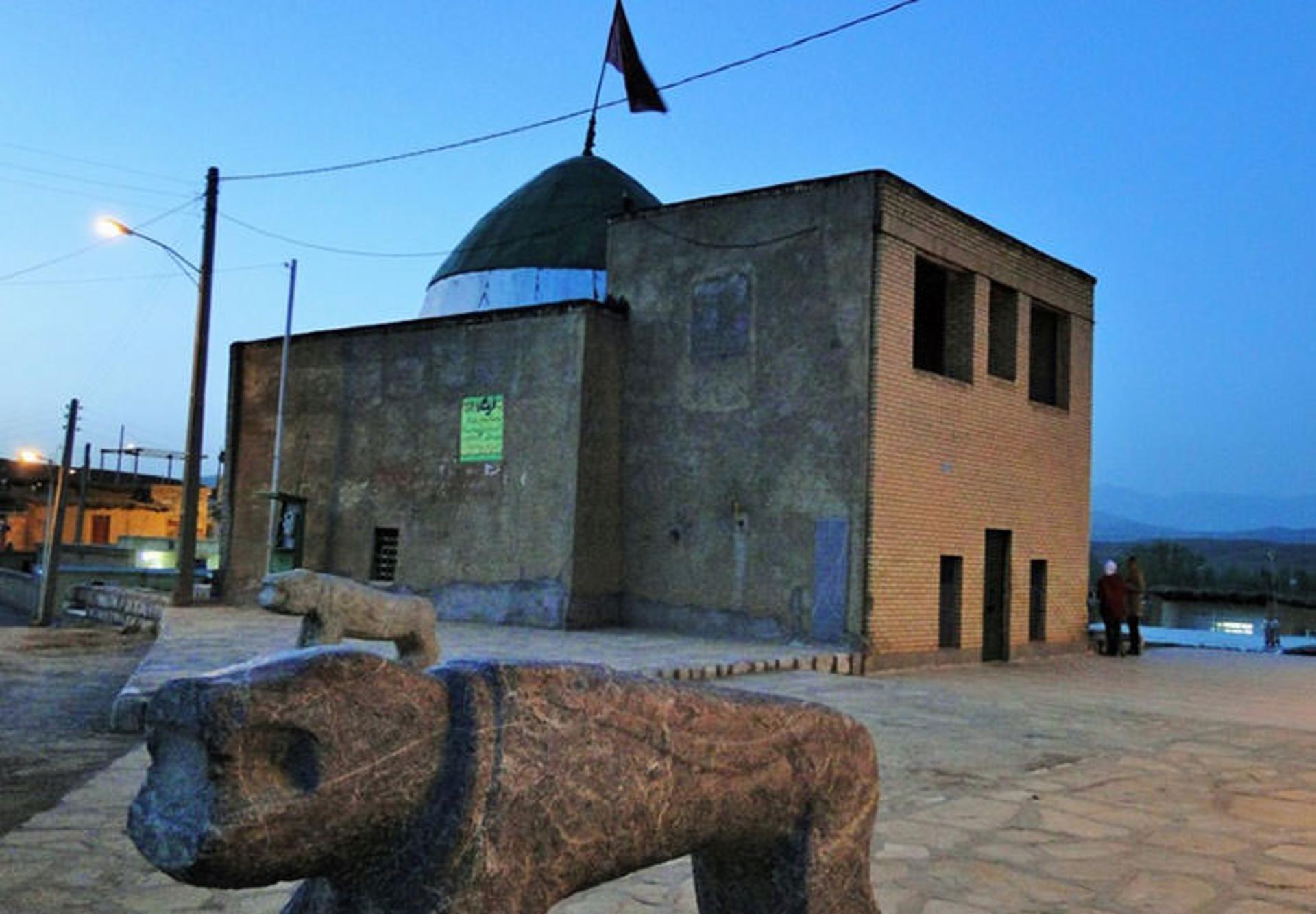 آرامگاه کاوه آهنگر